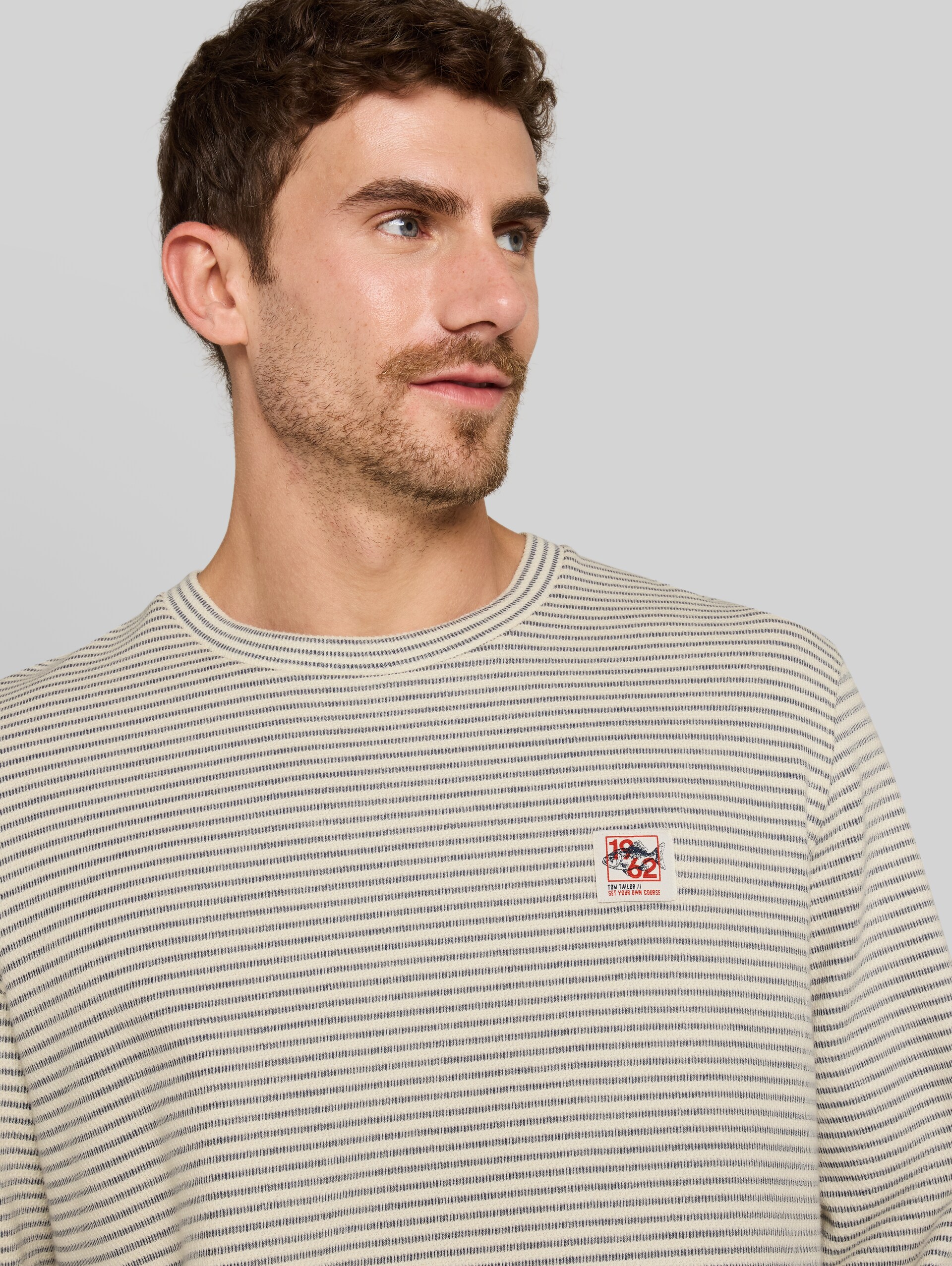 Langarmshirt mit Streifenmuster - offwhite structured stripe - Detail-Model-Ansicht