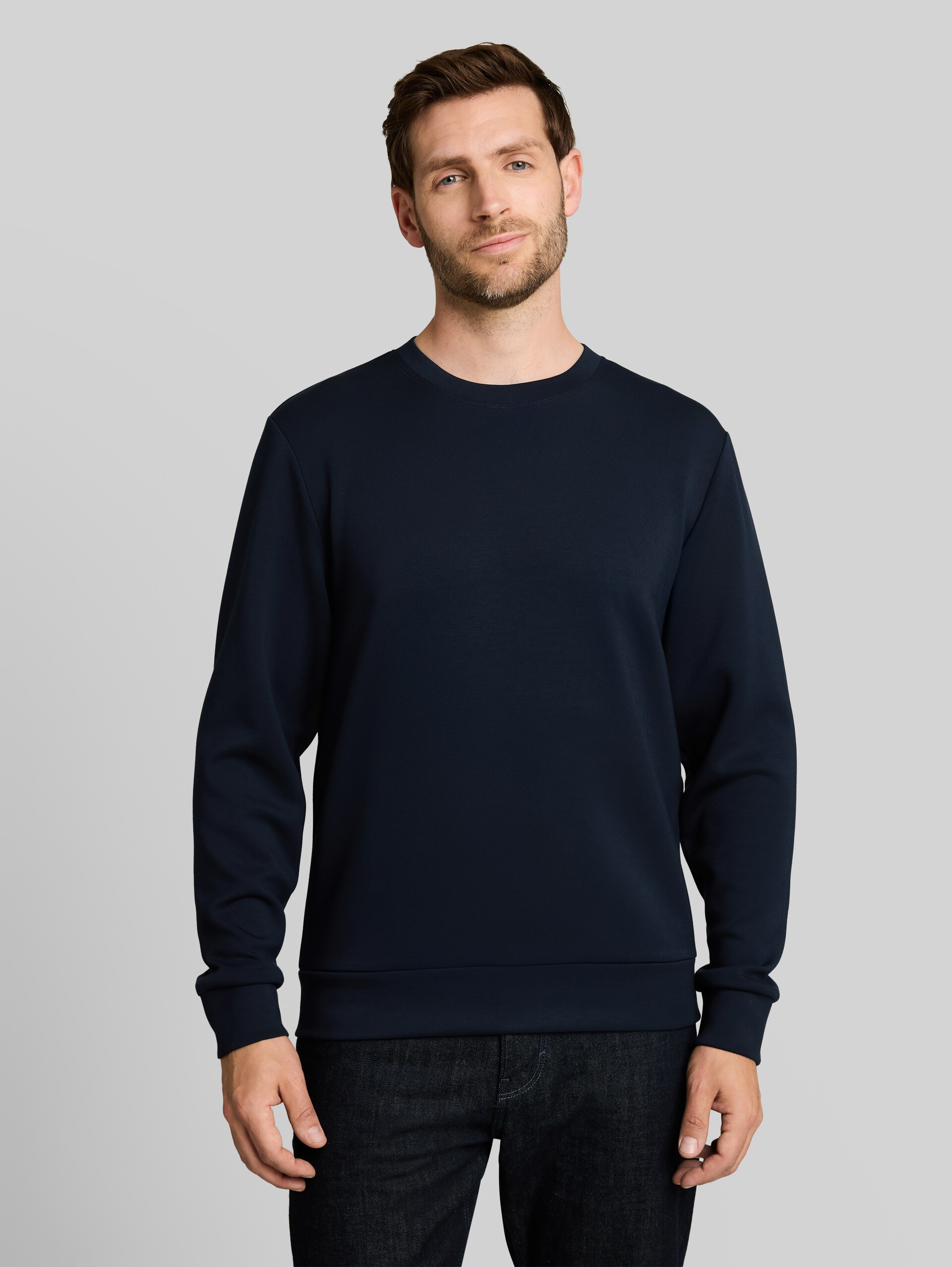 Basic Scuba Sweatshirt - sky captain blue - Ausschnitt Model-Vorderansicht