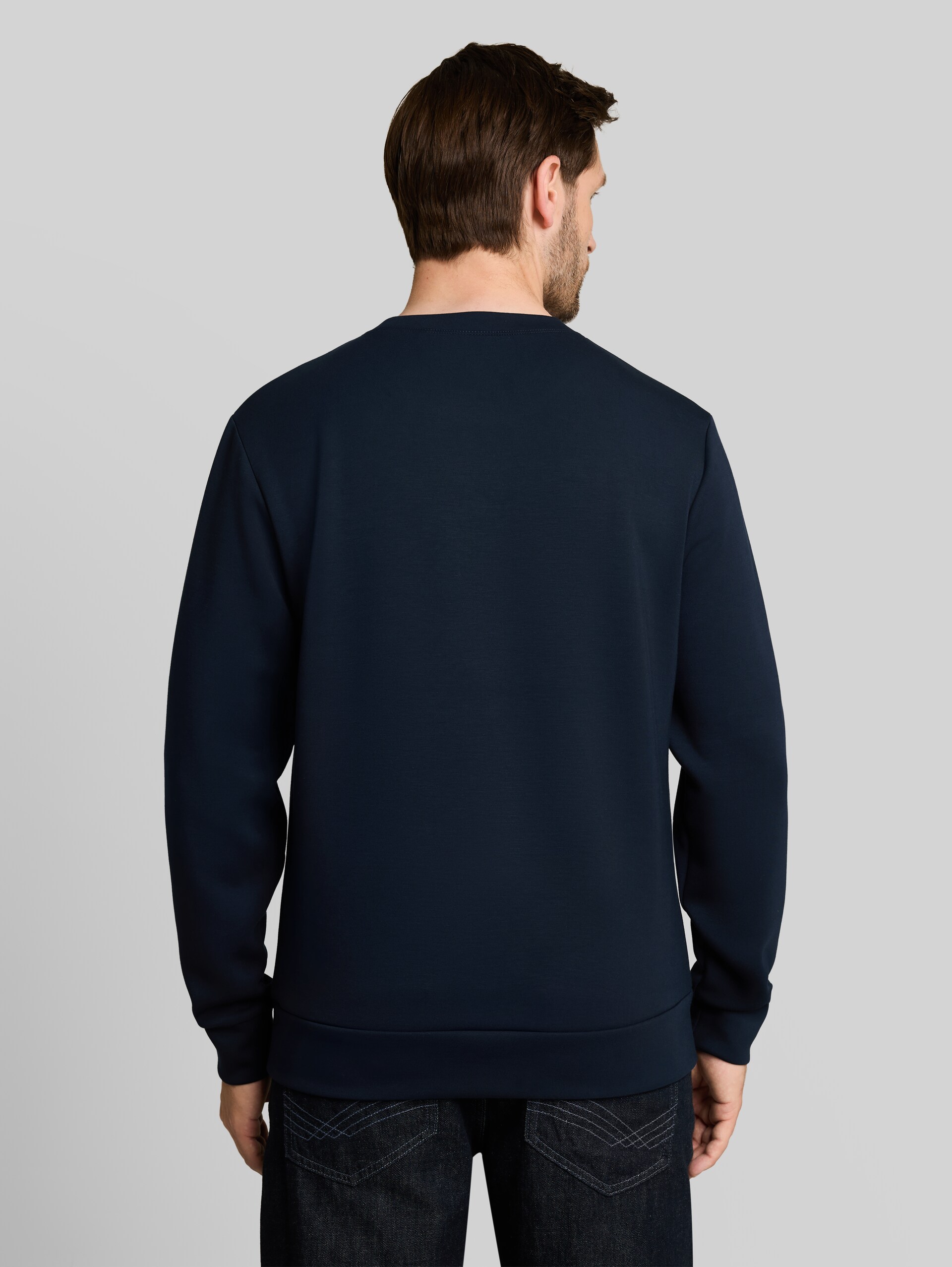 Basic Scuba Sweatshirt - sky captain blue - Auschnitt Model-Rückansicht