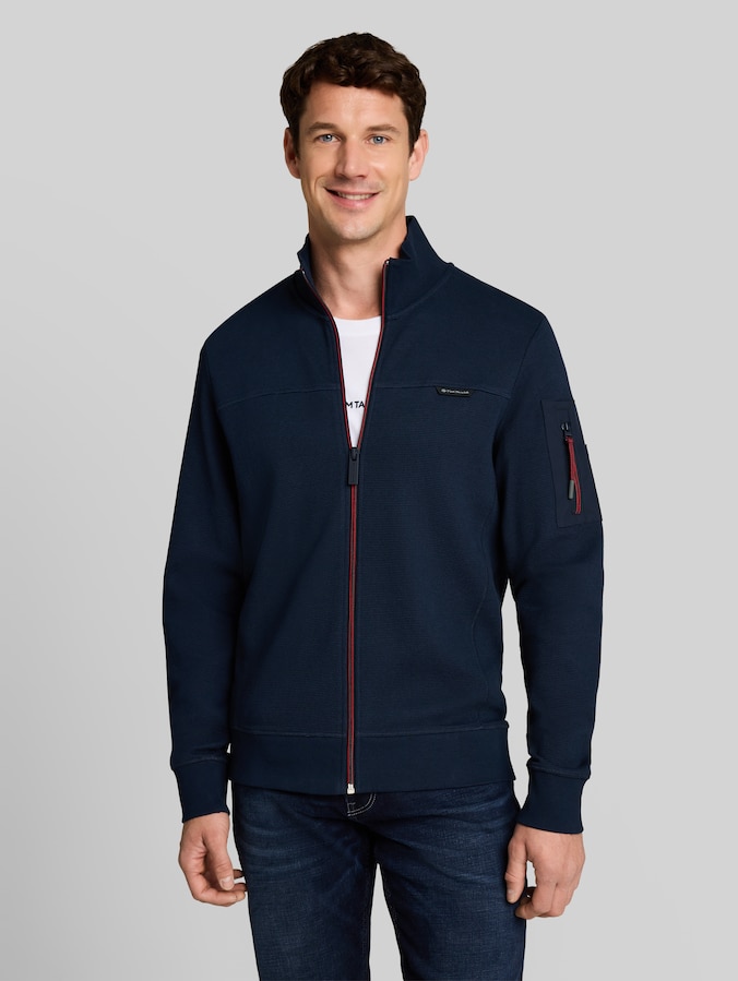 Sweatjack met zak op de mouw door Men, sky captain blue