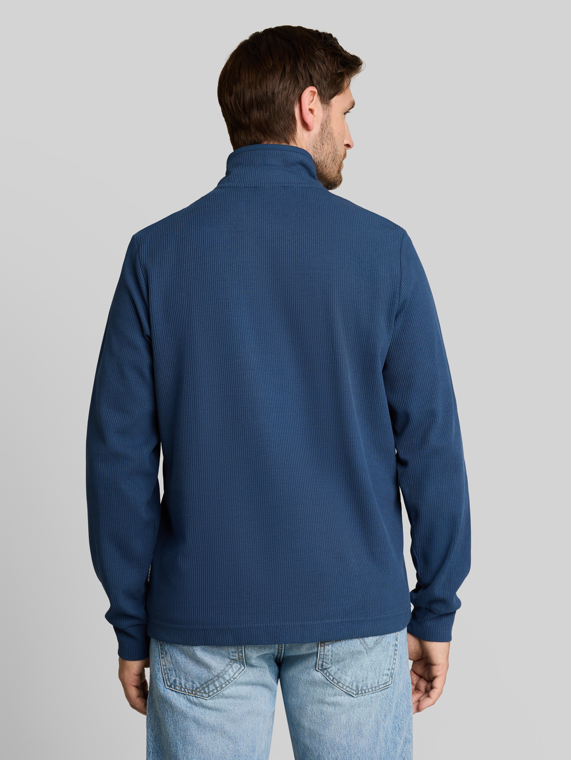 Troyer Sweatshirt aus Baumwolle - Dark Duck Blue - Auschnitt Model-Rückansicht