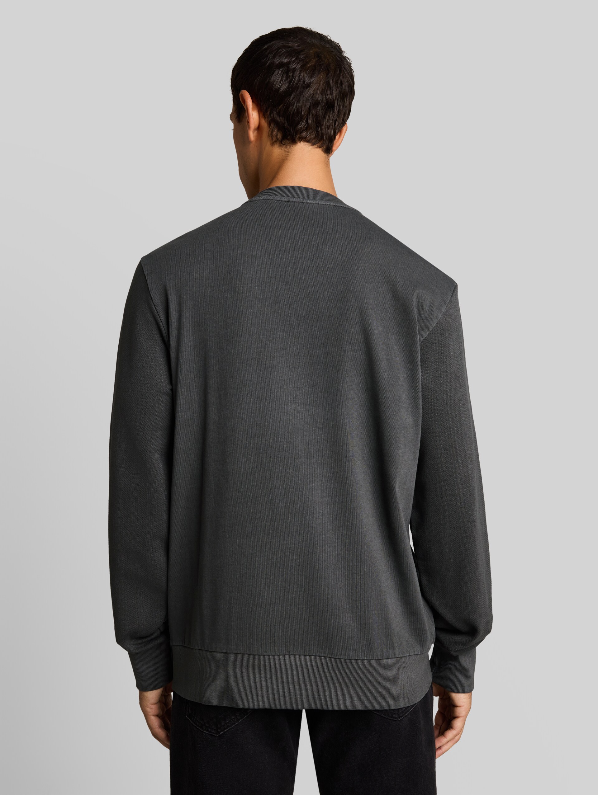 Sweatshirt met used-look - Tarmac Grey - Neklijn model-achteraanzicht