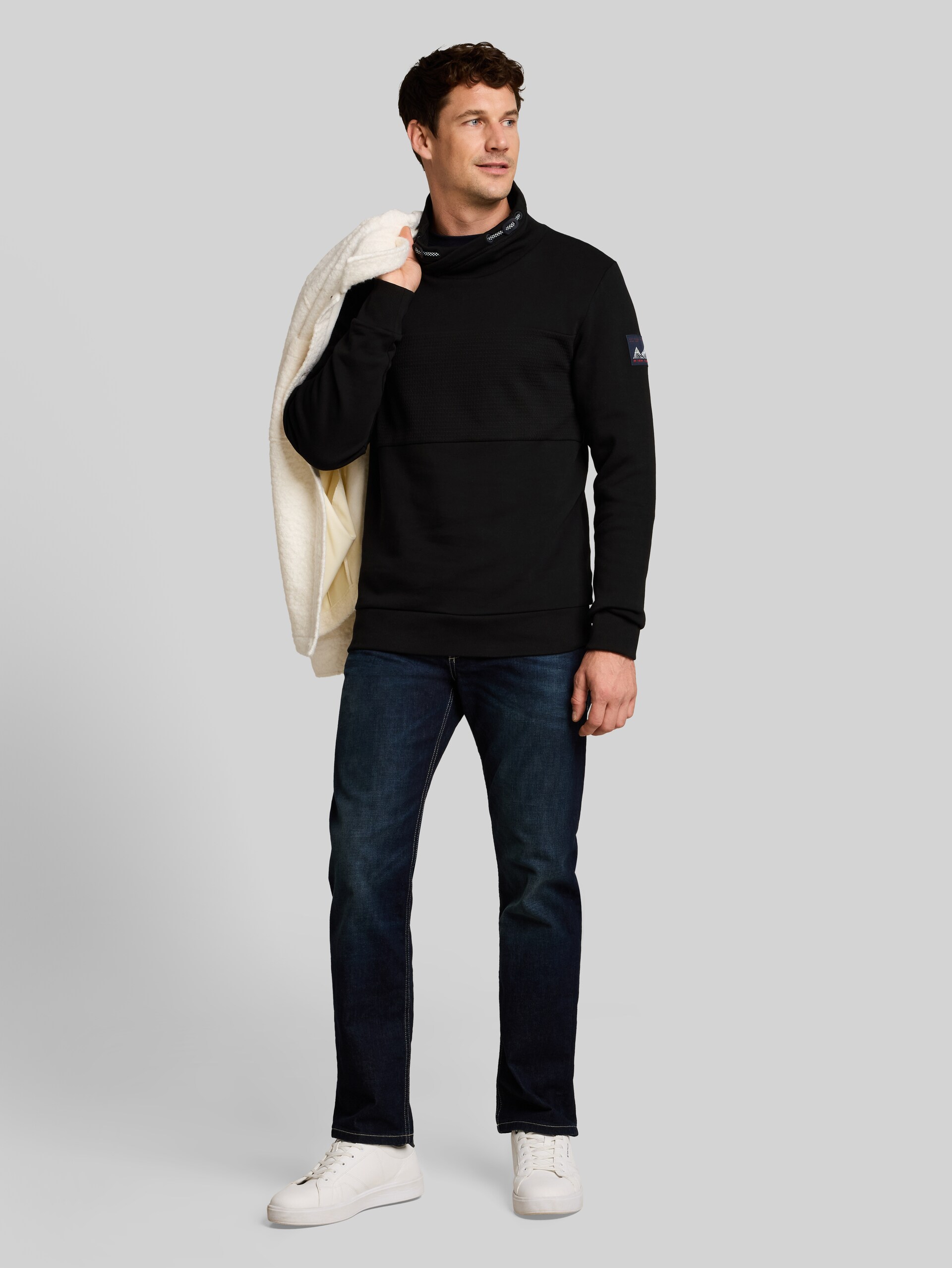 Snood Sweatshirt aus Baumwolle - Black - Model-Vorderansicht