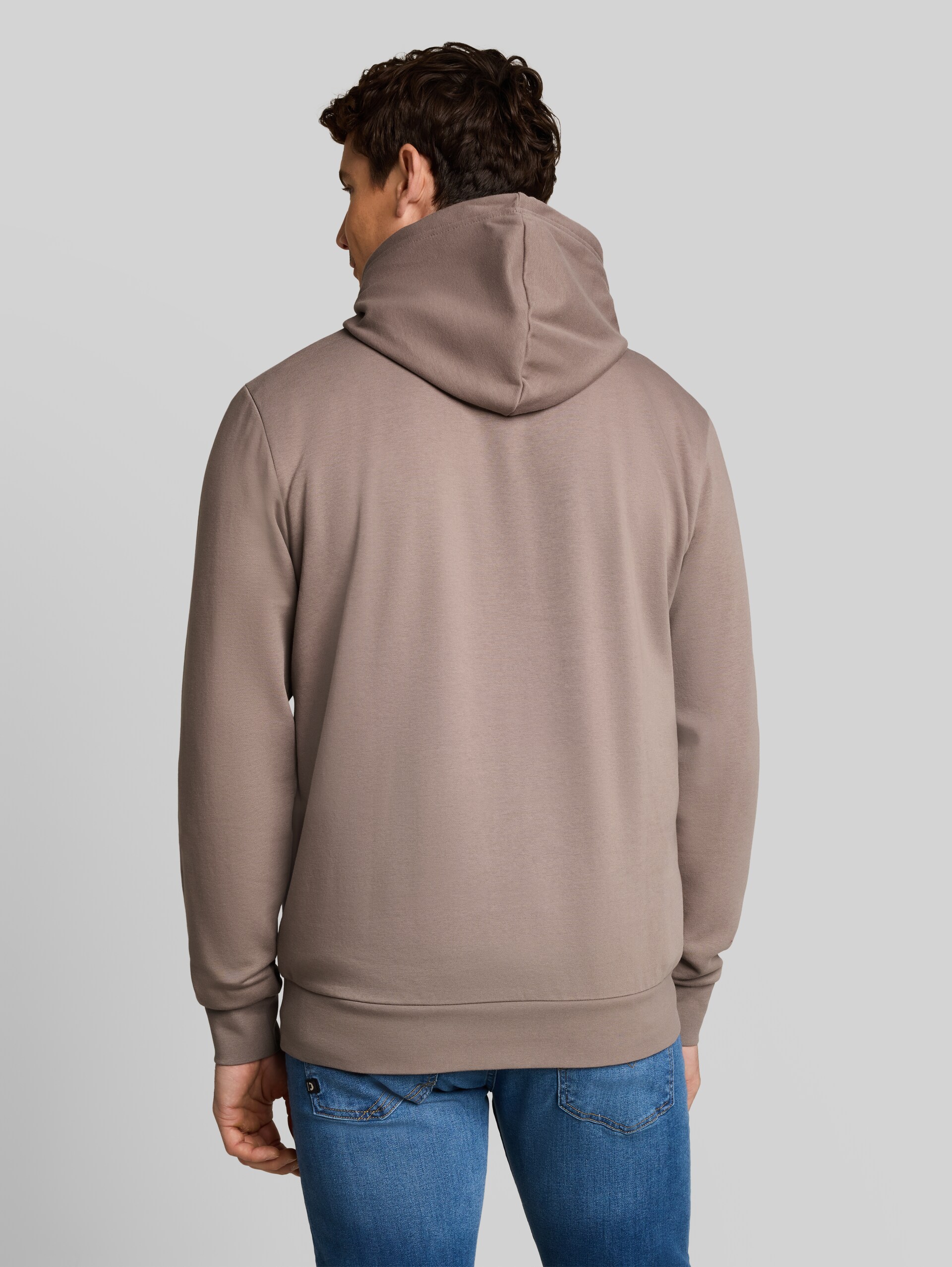 Hoodie met print - Driftwood Taupe - Neklijn model-achteraanzicht