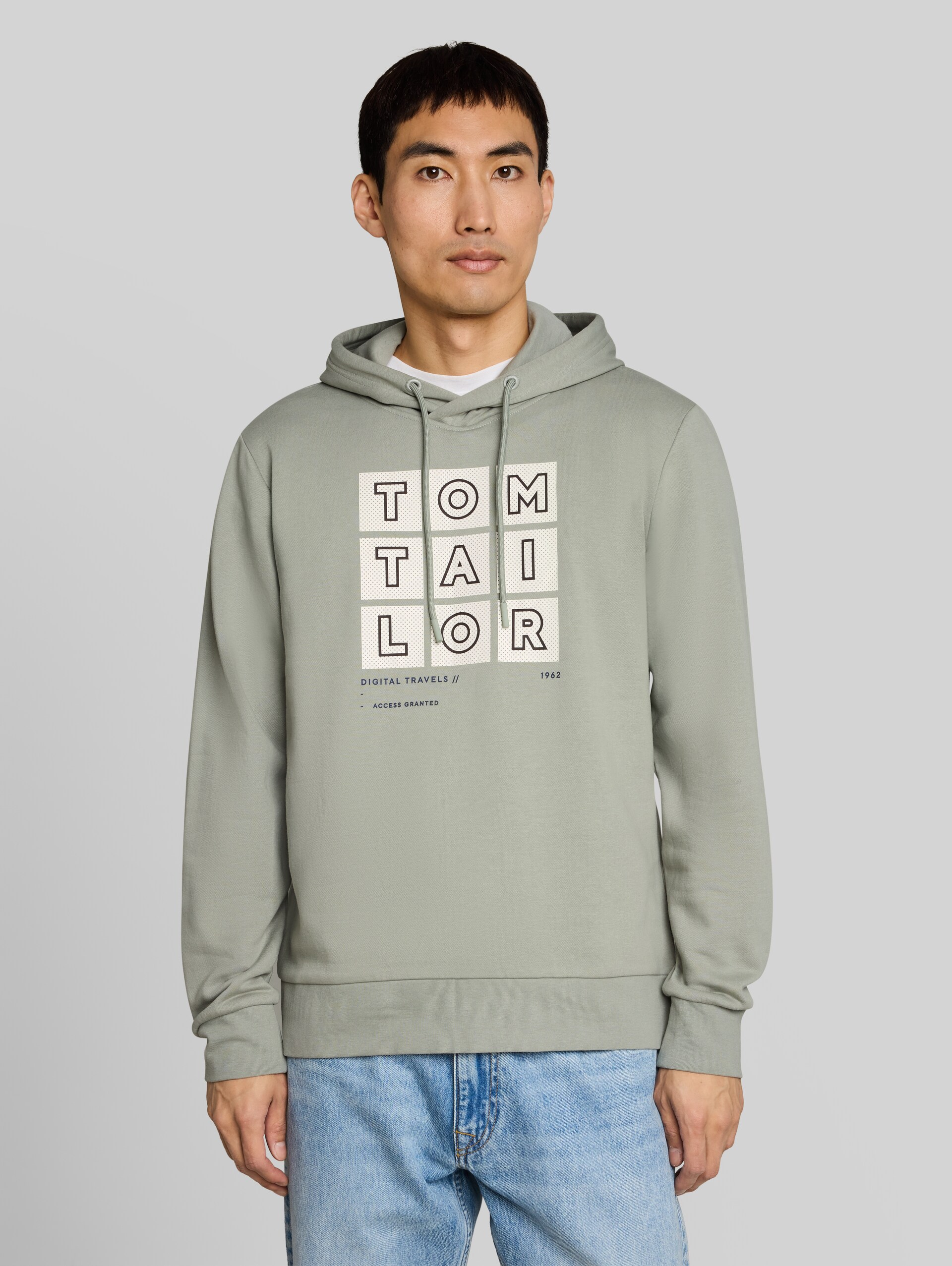 Hoodie sweatshirt with print - iron mint - Neckline model front view