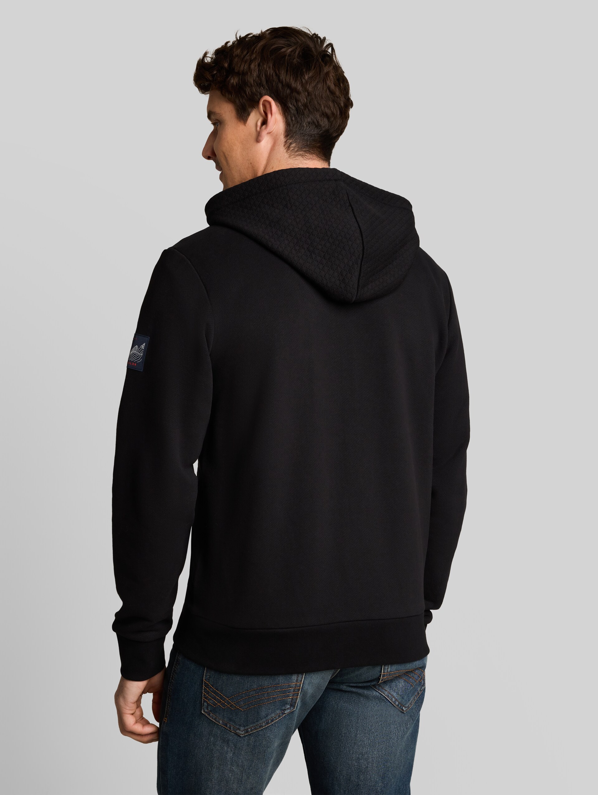 Veste à capuche avec poche poitrine - Black - Découpe Vue arrière du modèle