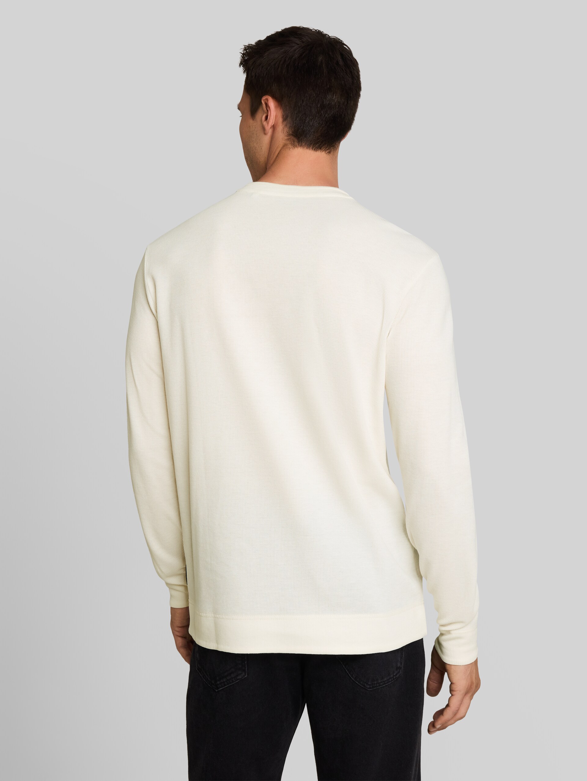 Langarmshirt im Used-Look - Gardenia White - Auschnitt Model-Rückansicht