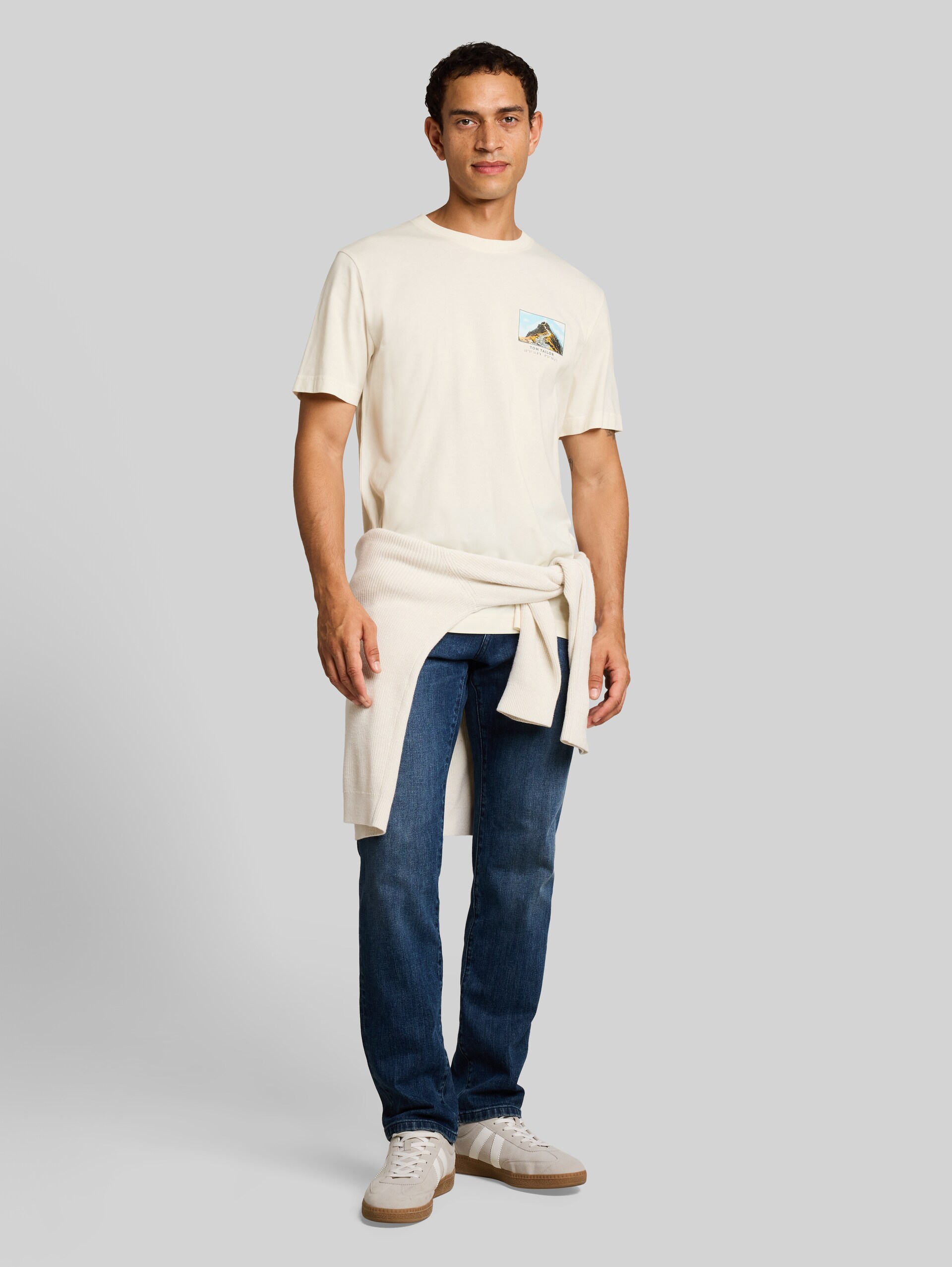 T-Shirt mit Print - Gardenia White - Model-Vorderansicht