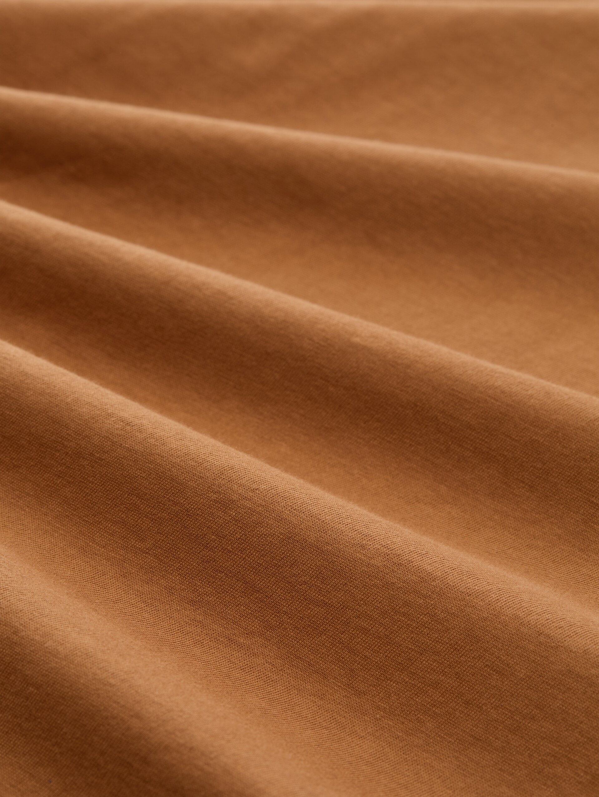 T-Shirt mit Print - bright camel brown - Material-Ansicht