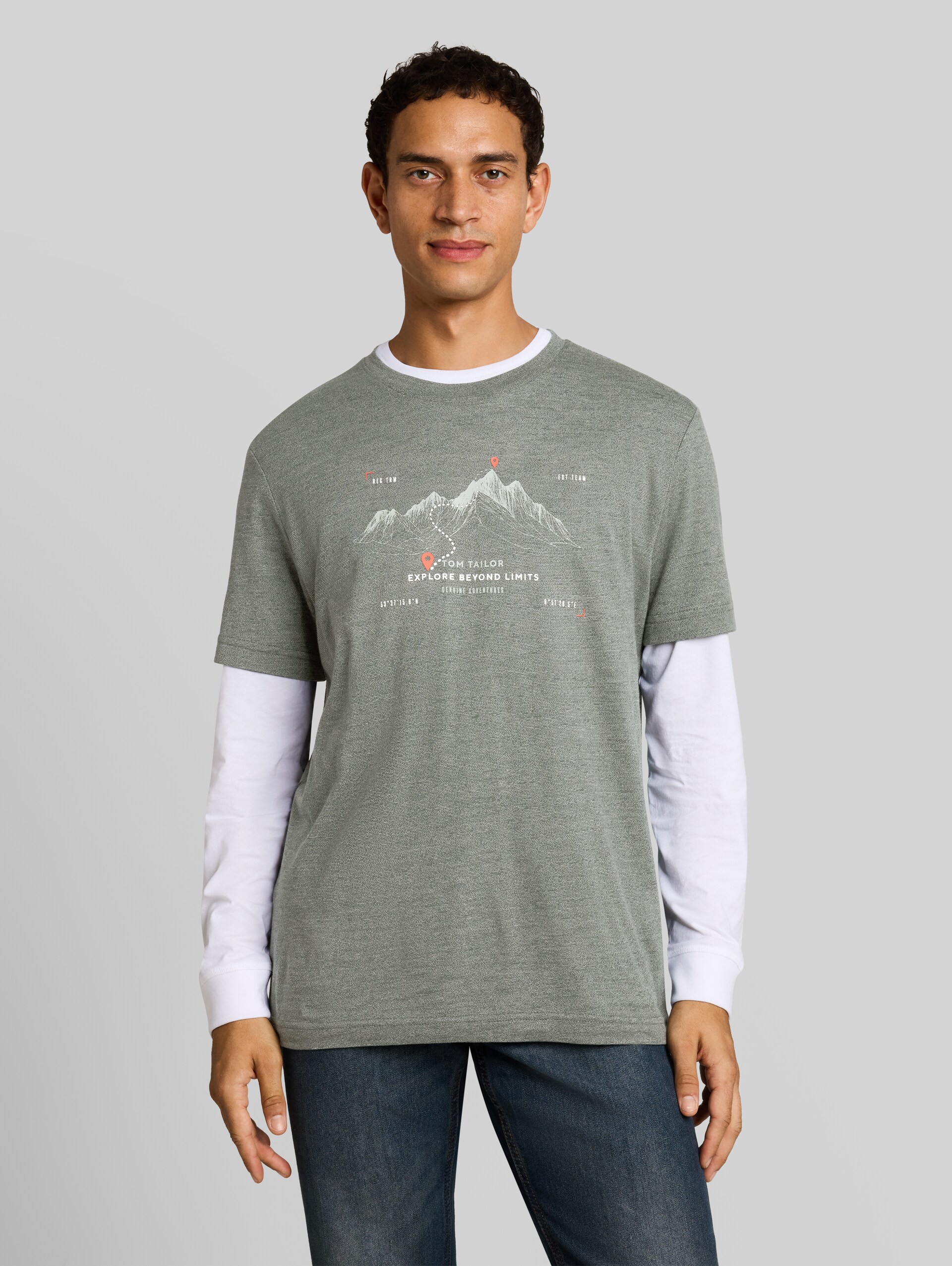 T-shirt met print - mint olive injected stripe - Nek model vooraanzicht