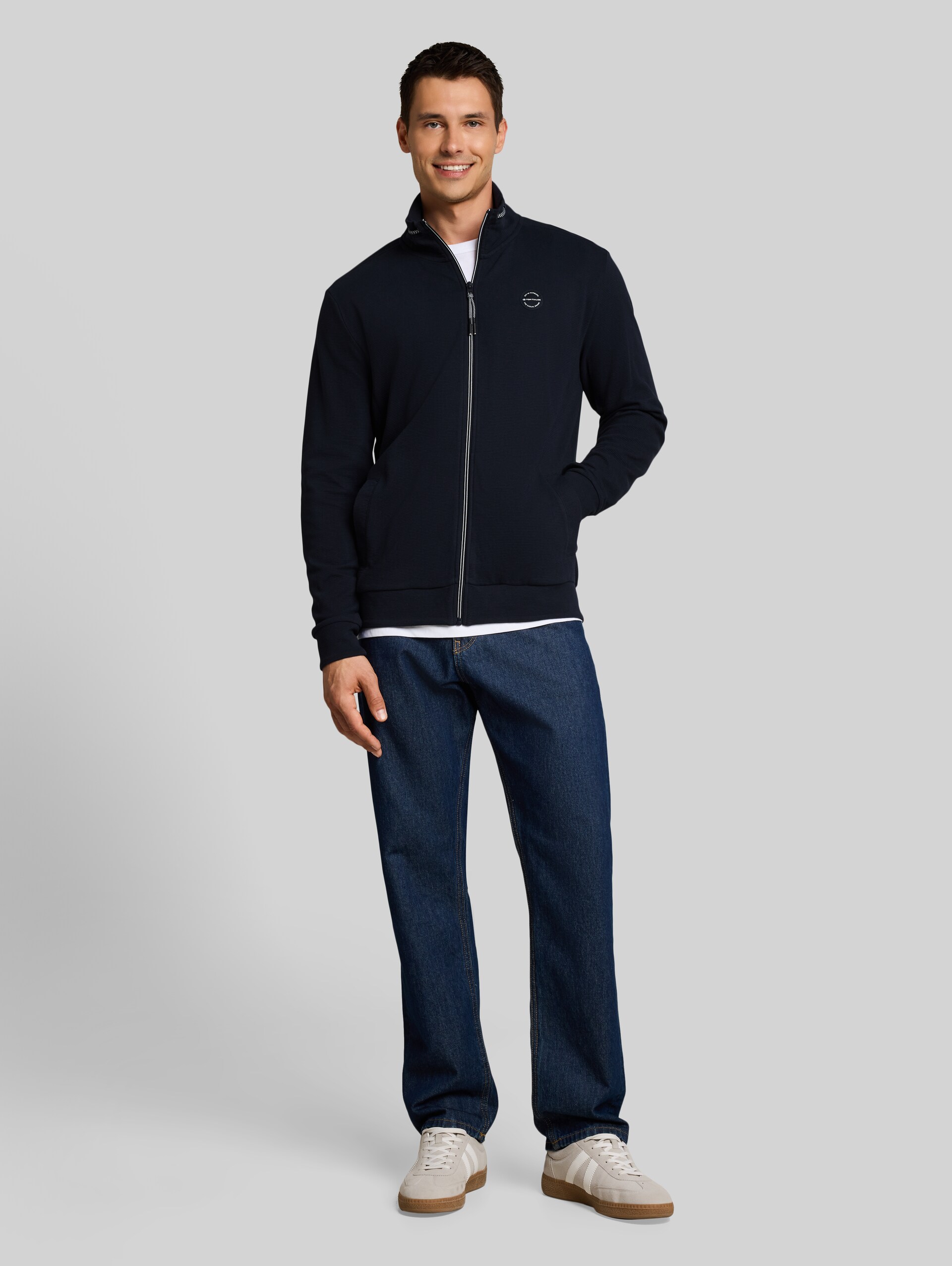 Sweatjacke aus Baumwolle - sky captain blue - Model-Vorderansicht