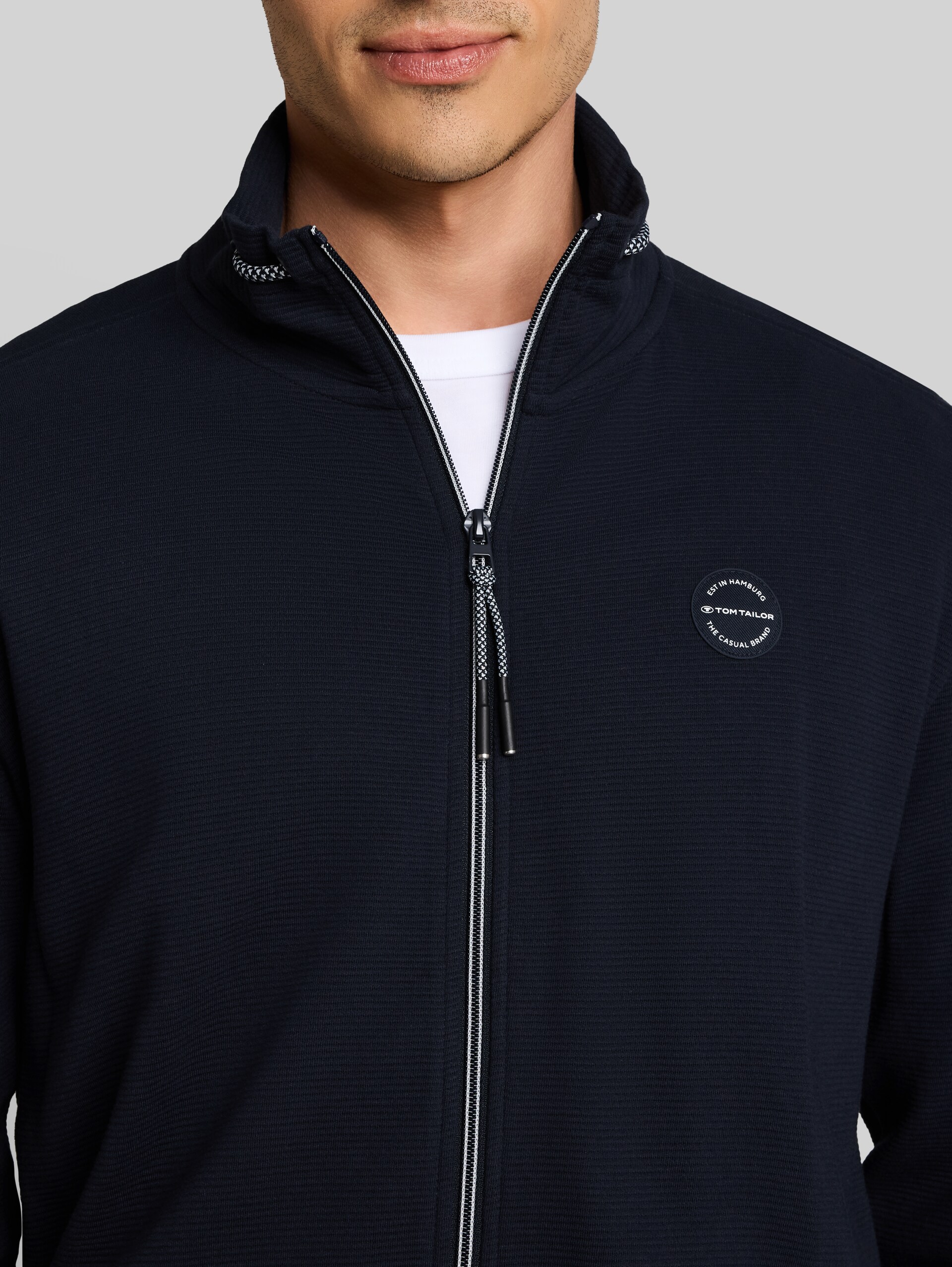 Sweatjacke aus Baumwolle - sky captain blue - Detail-Model-Ansicht