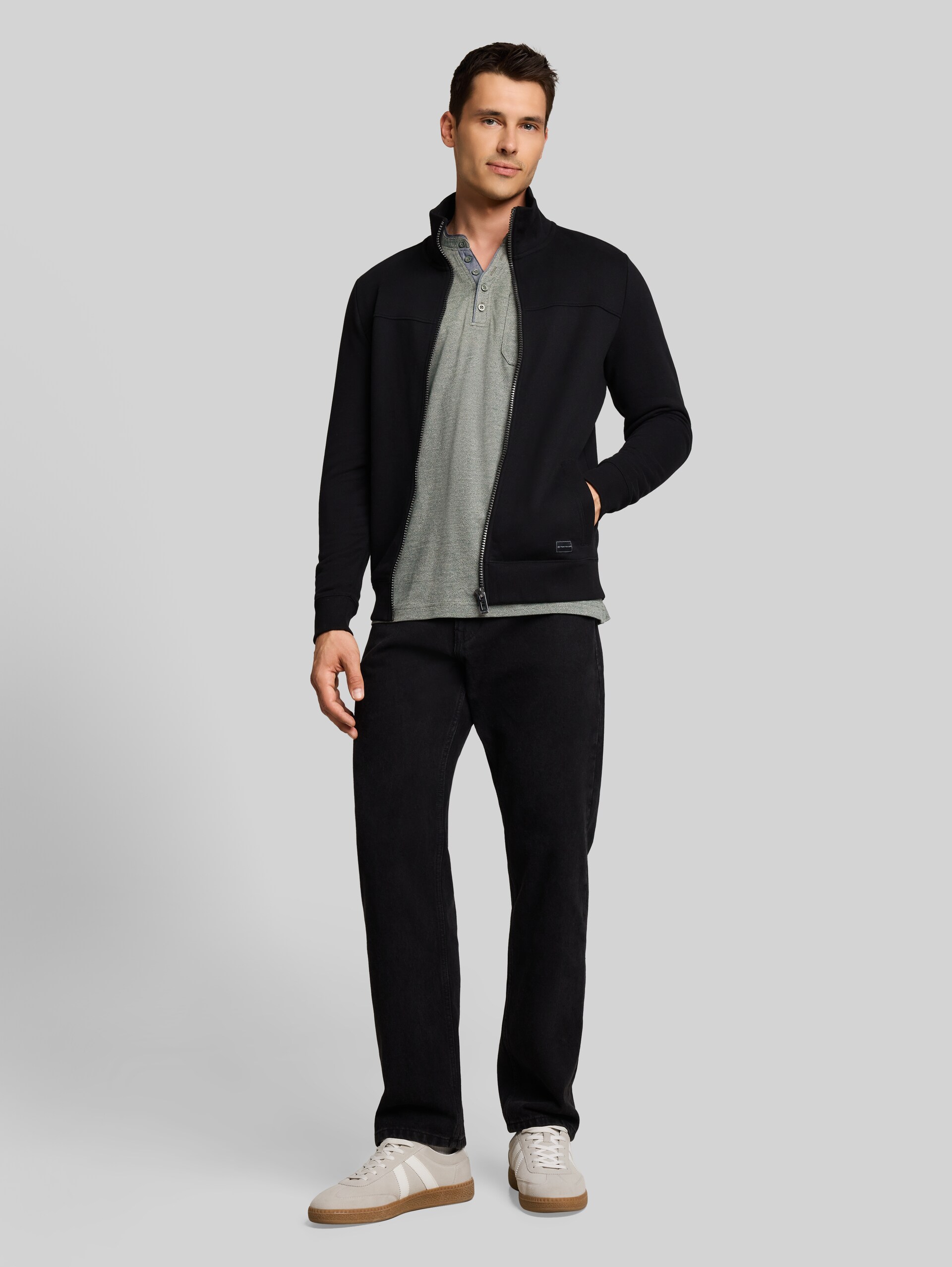 Serafino T-shirt met lange mouwen en borstzak - mint olive injected stripe - Model vooraanzicht