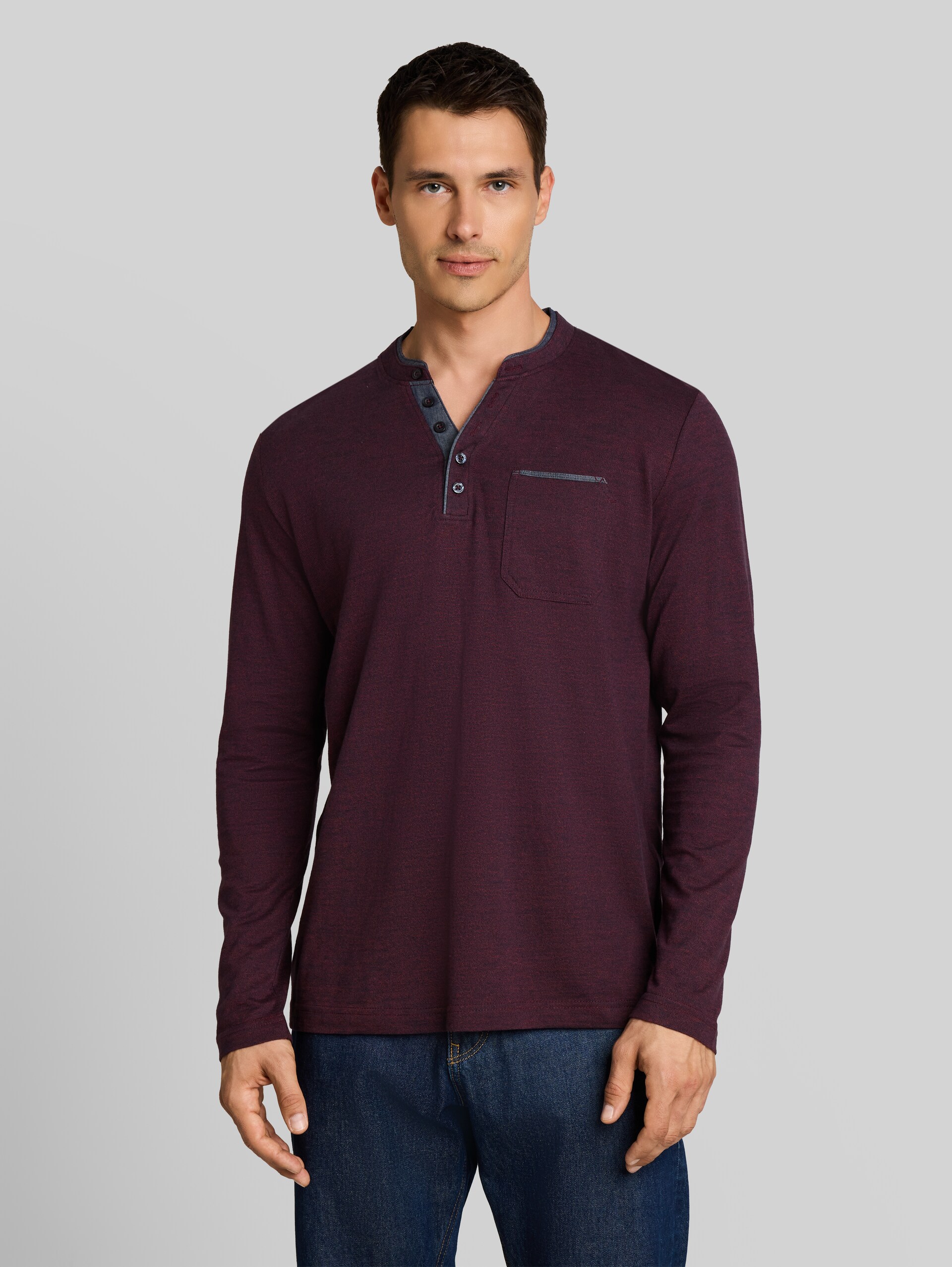 Serafino T-shirt met lange mouwen en borstzak - pear red navy injected stripe - Nek model vooraanzicht