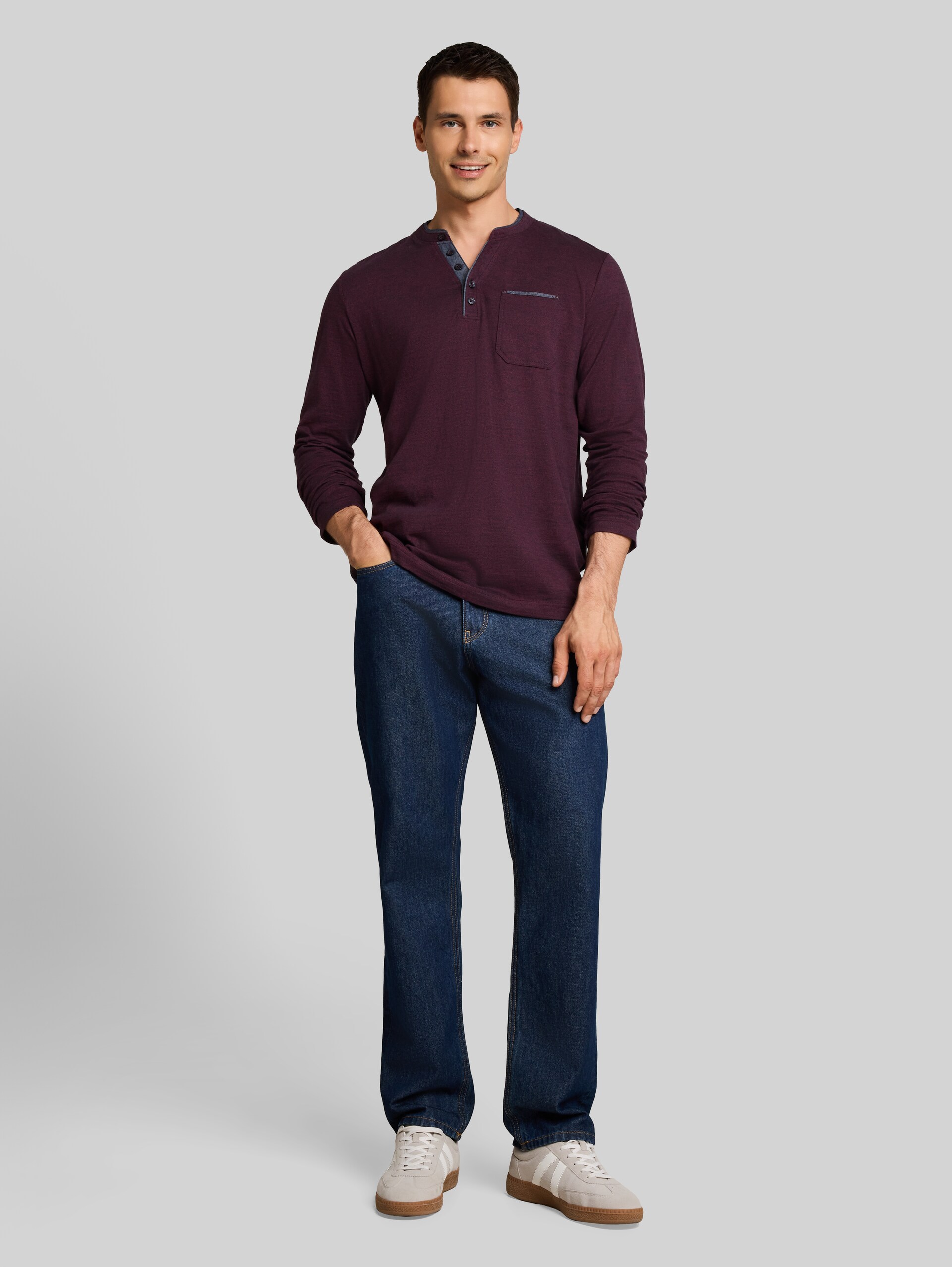 Serafino T-shirt met lange mouwen en borstzak - pear red navy injected stripe - Model vooraanzicht