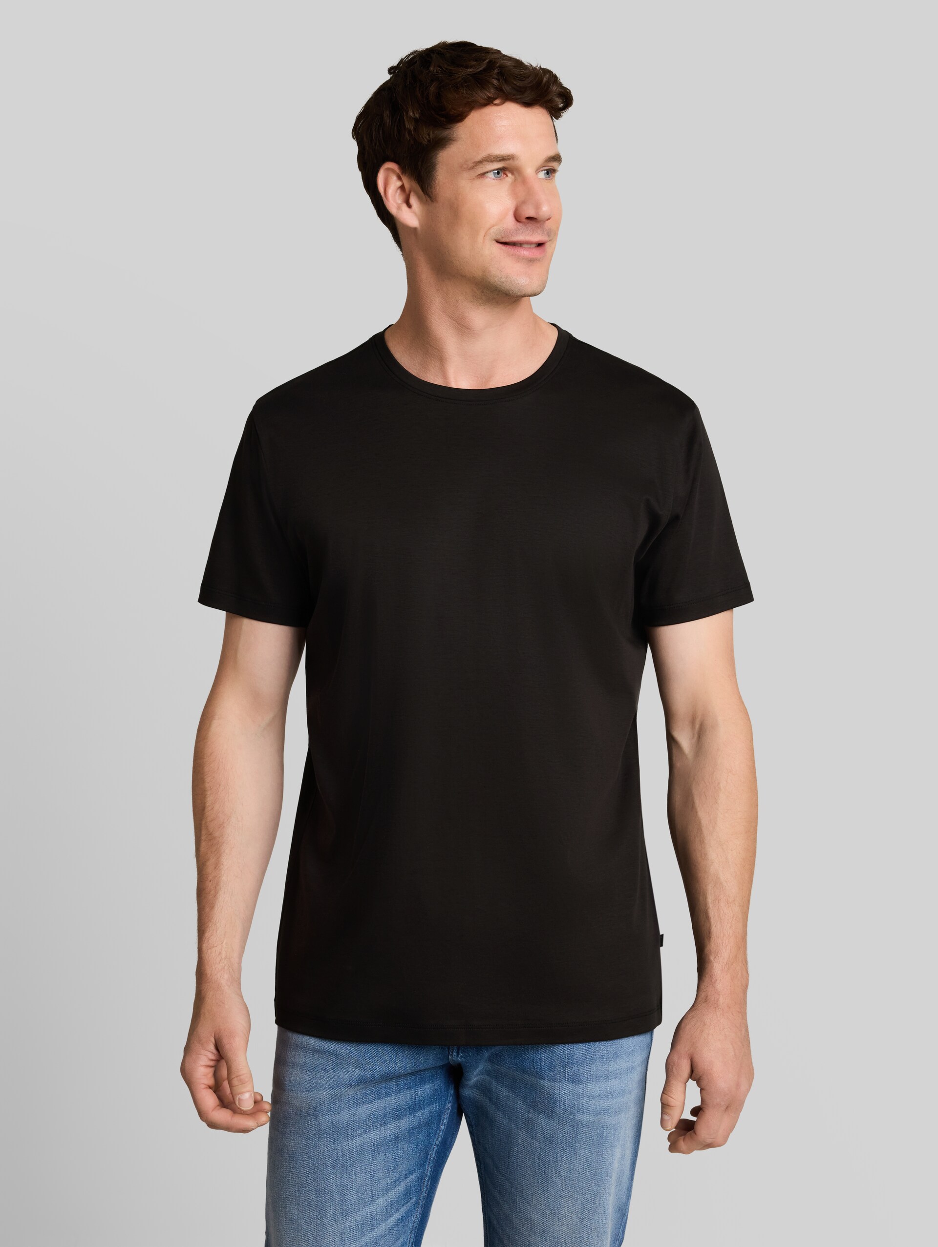 T-shirt in effen kleuren - Black - Nek model vooraanzicht