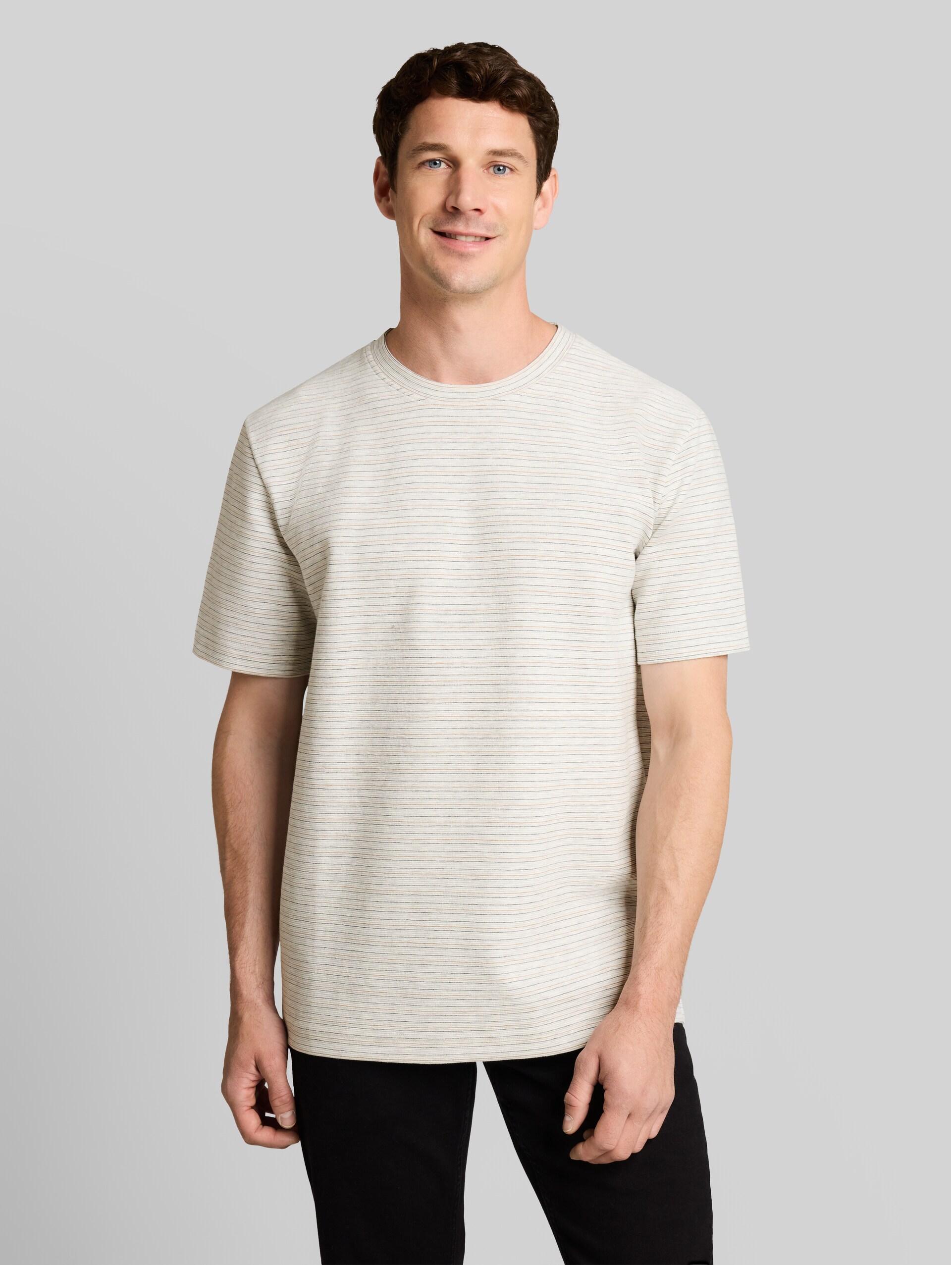 T-Shirt mit Streifenmuster - white brown navy stripes - Ausschnitt Model-Vorderansicht
