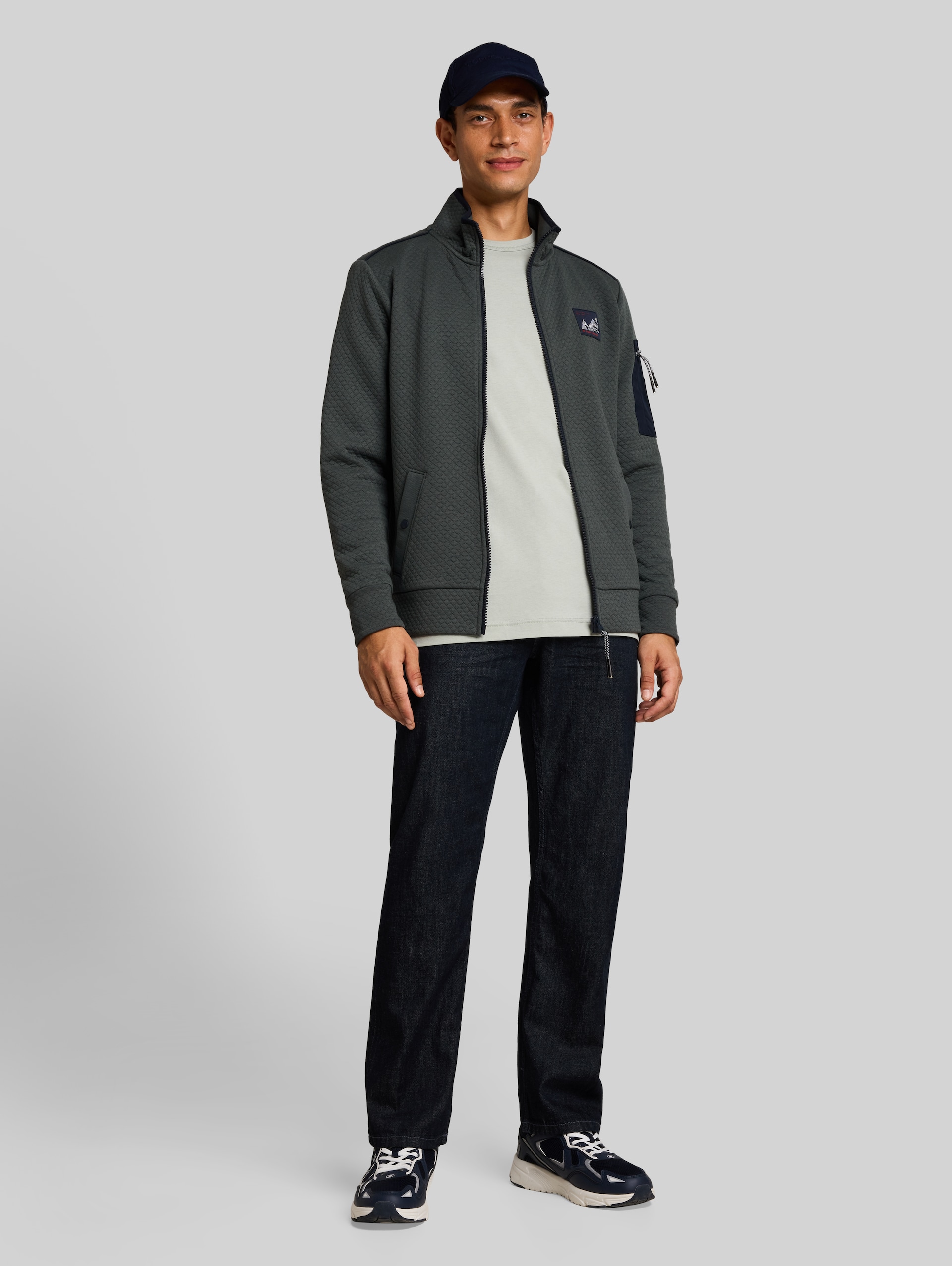 Veste sweat à col montant - Darkest Olive - Vue de face du modèle