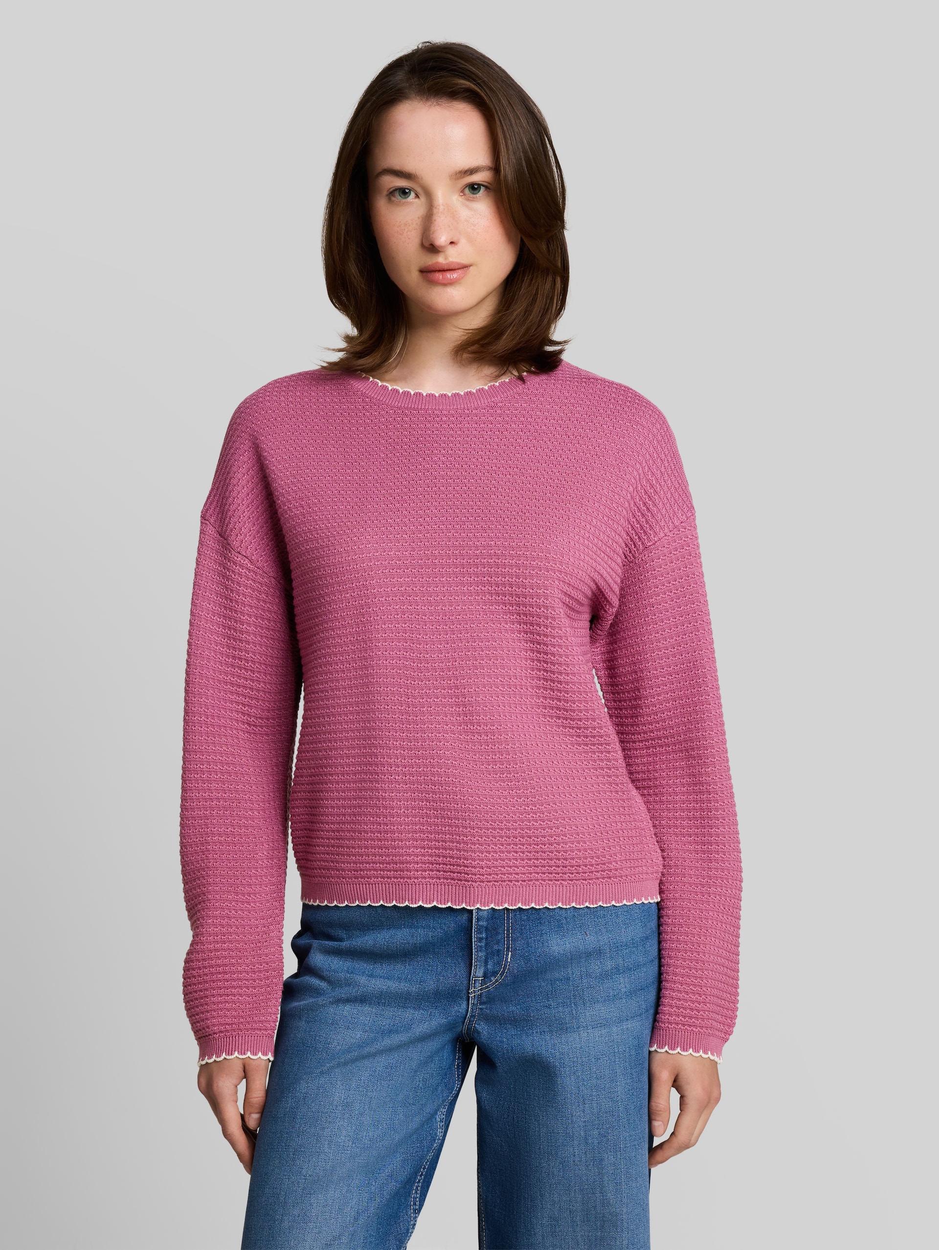 Relaxed Fit Strickpullover - dusty berry - Ausschnitt Model-Vorderansicht