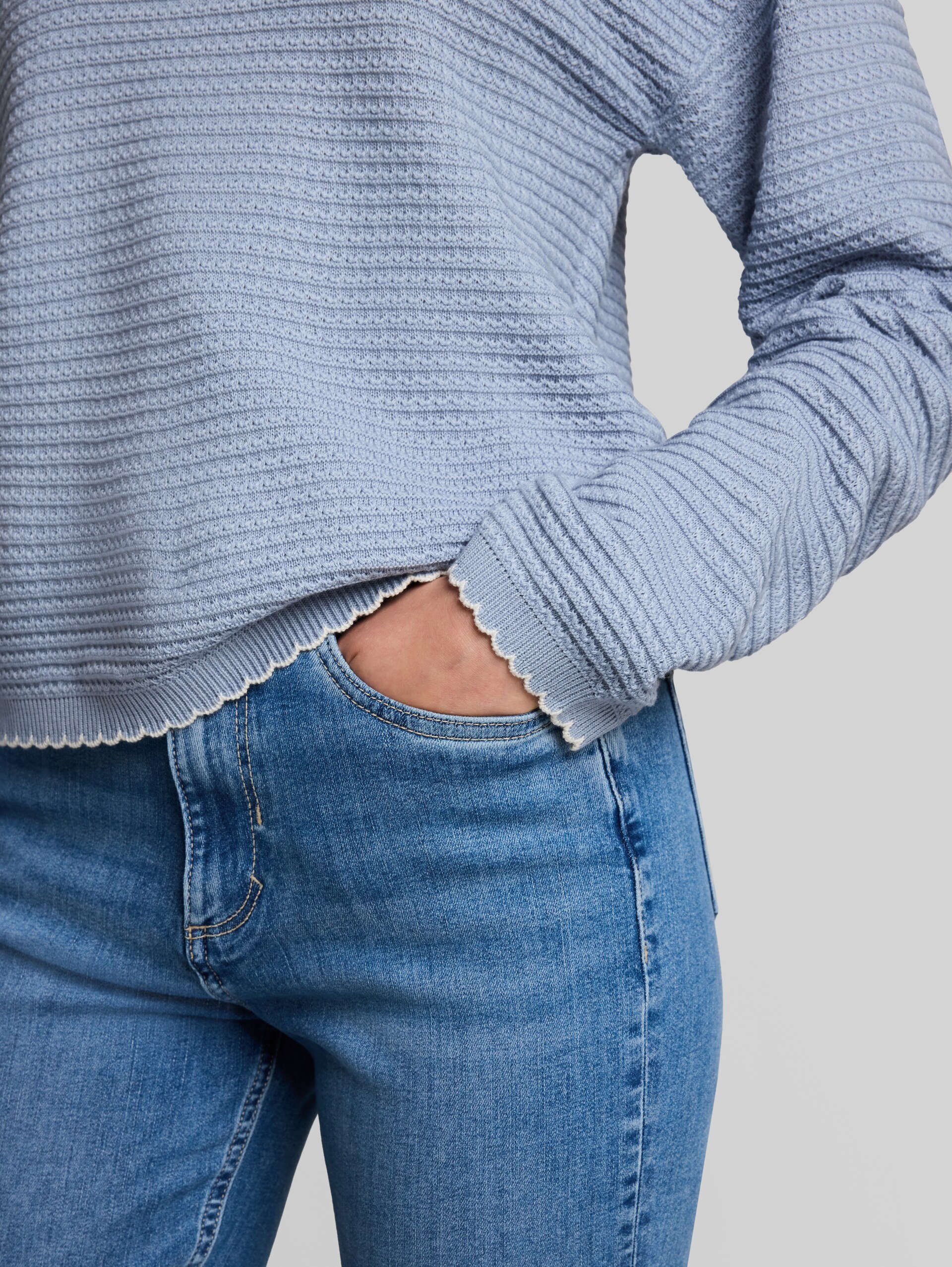 Relaxed Fit Strickpullover - foggy sky blue - Detail-Model-Ansicht
