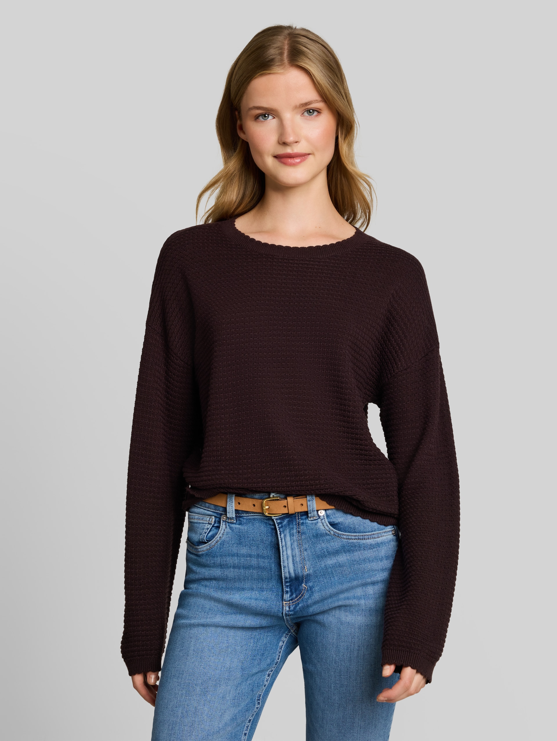 Relaxed Fit Strickpullover - dark plum - Ausschnitt Model-Vorderansicht