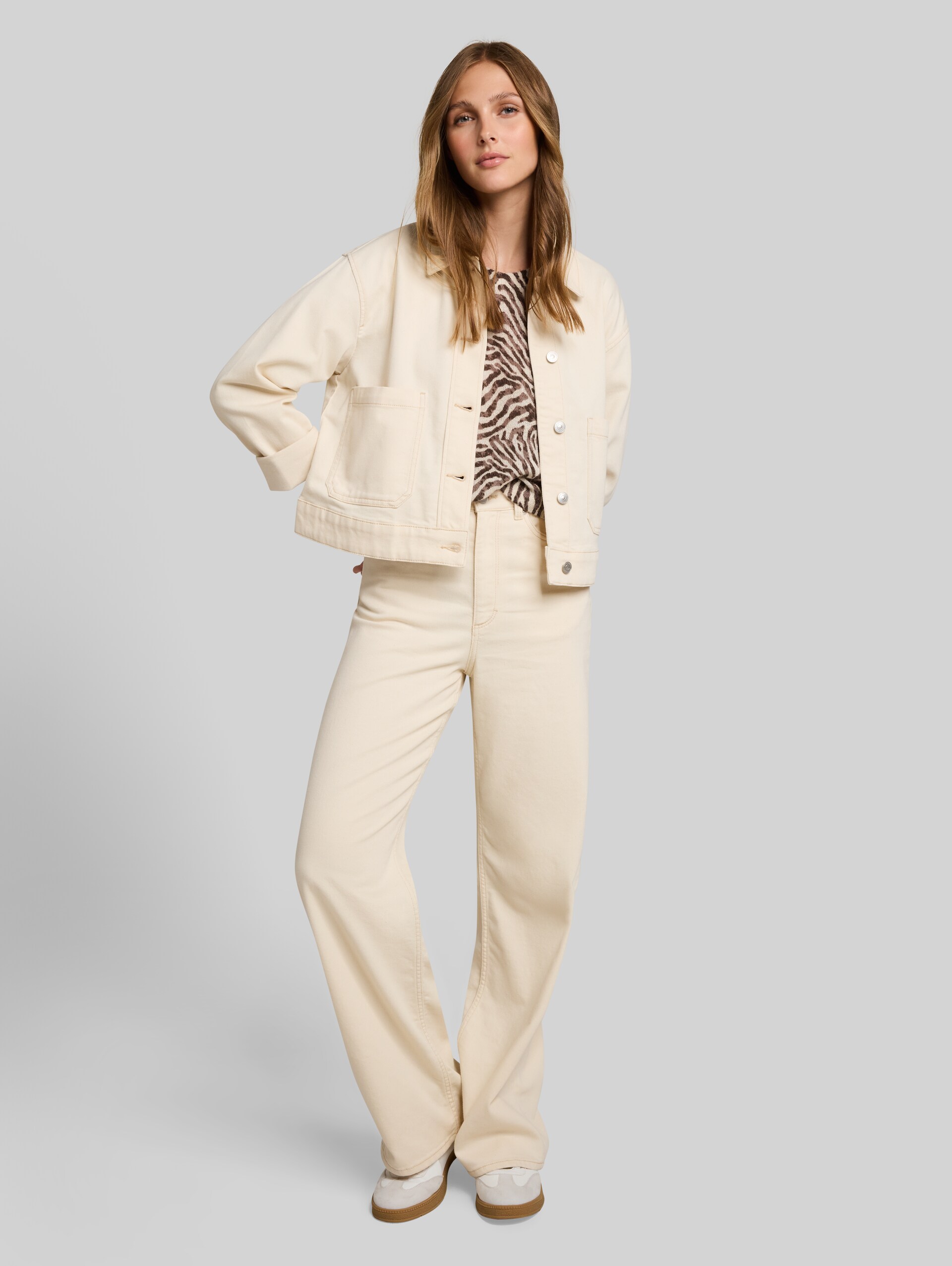 Pull en maille à la coupe décontractée avec imprimé zébré - brown beige zebra print - Vue de face du modèle