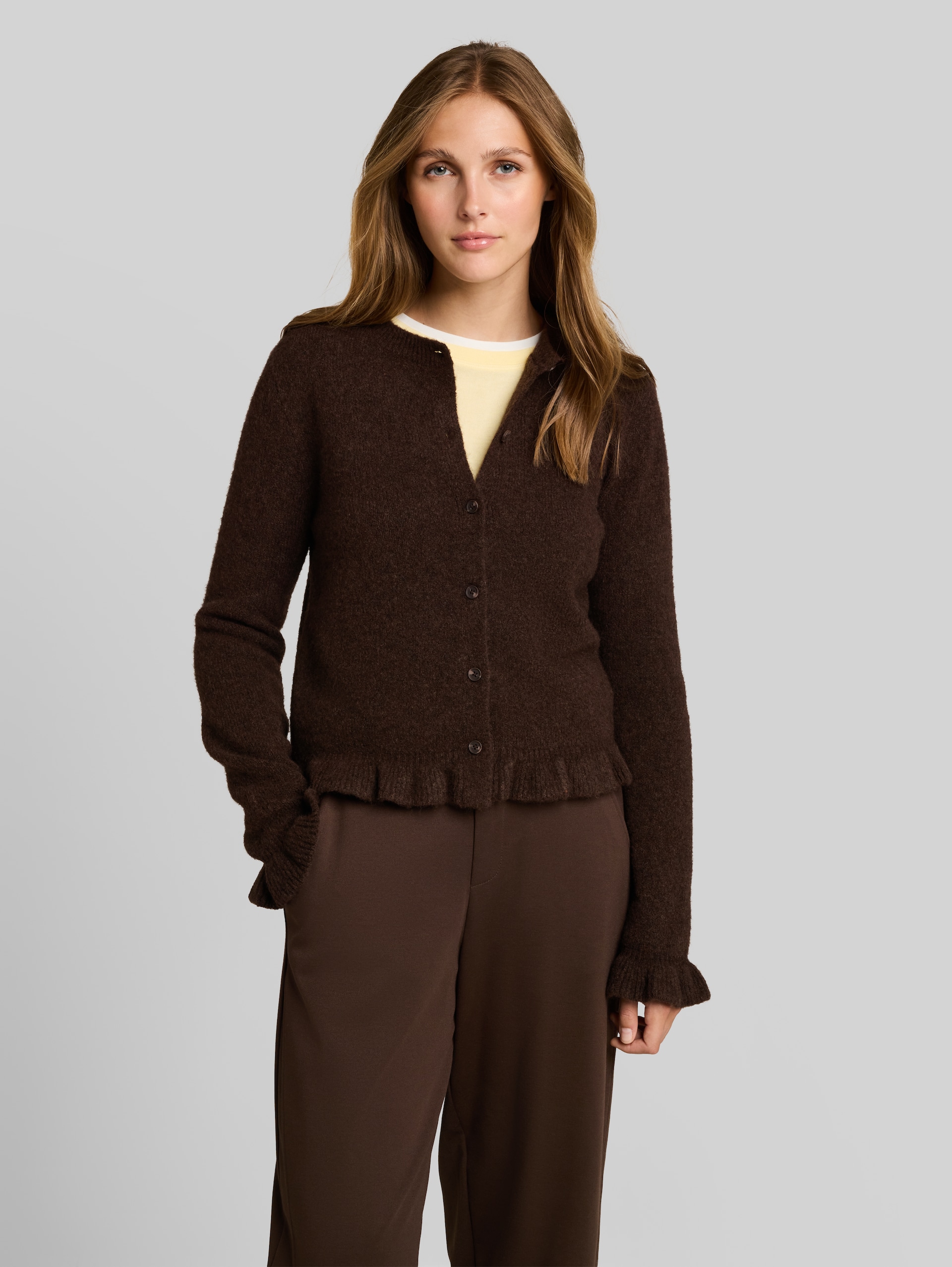Cardigan douillet à volants - cool dark brown melange - Découpe Vue de face du modèle