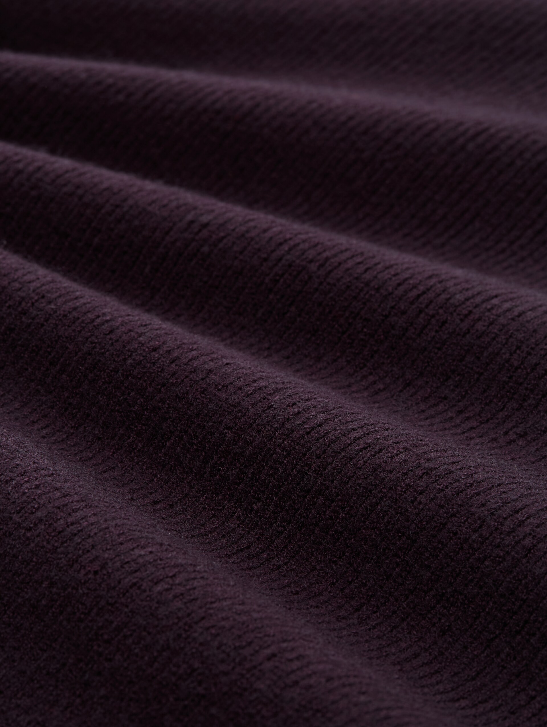 Oversize Strickpullover mit Rundhalsausschnitt - dark plum - Material-Ansicht