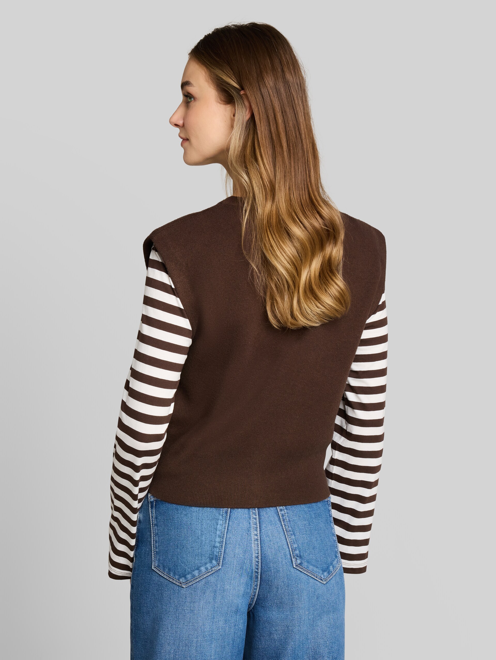 Gebreid vest met relaxte pasvorm en knoopsluiting - cool dark brown melange