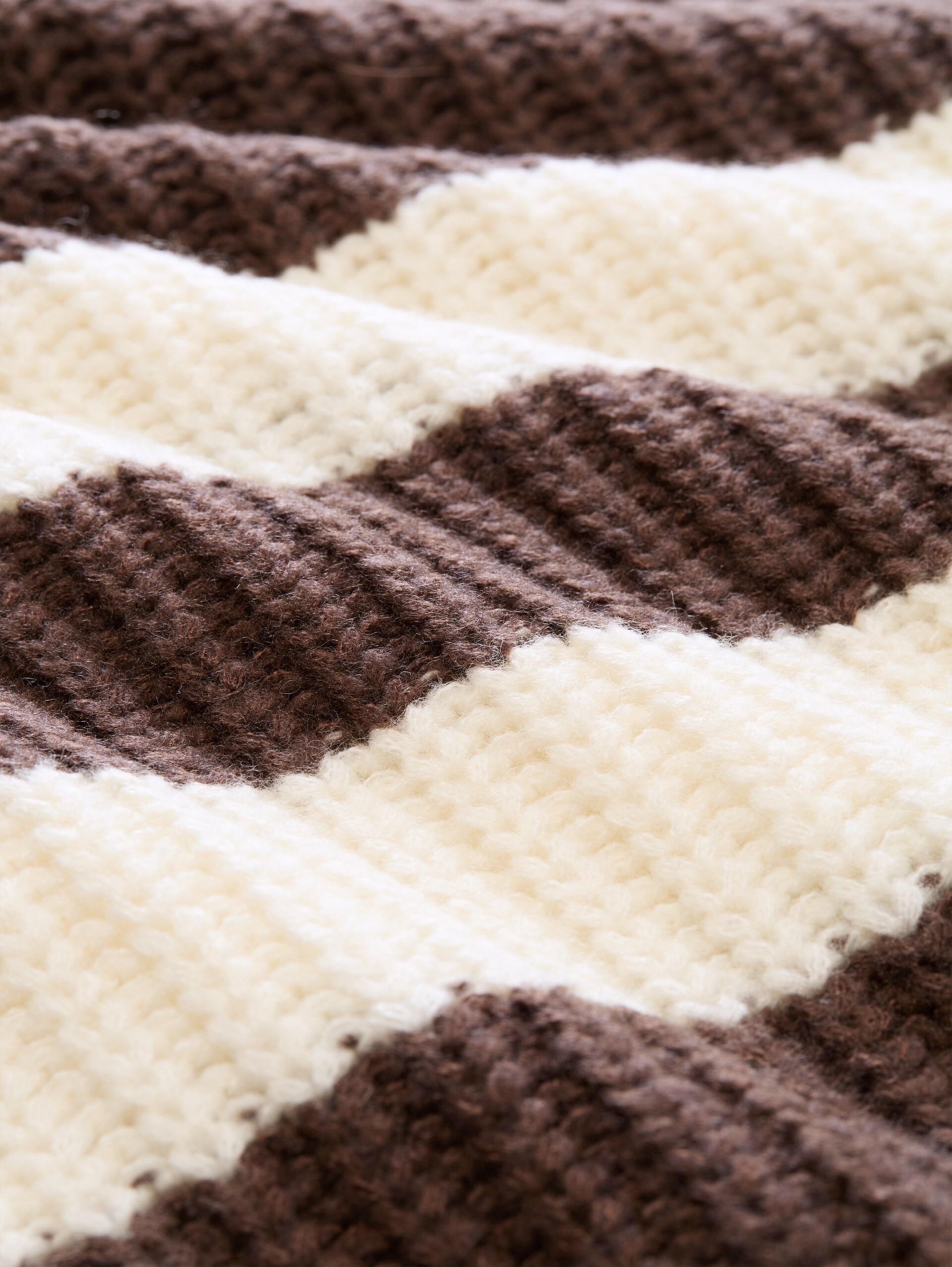 Pull en maille coupe décontractée à rayures - big brown white stripe - Vue de la matière
