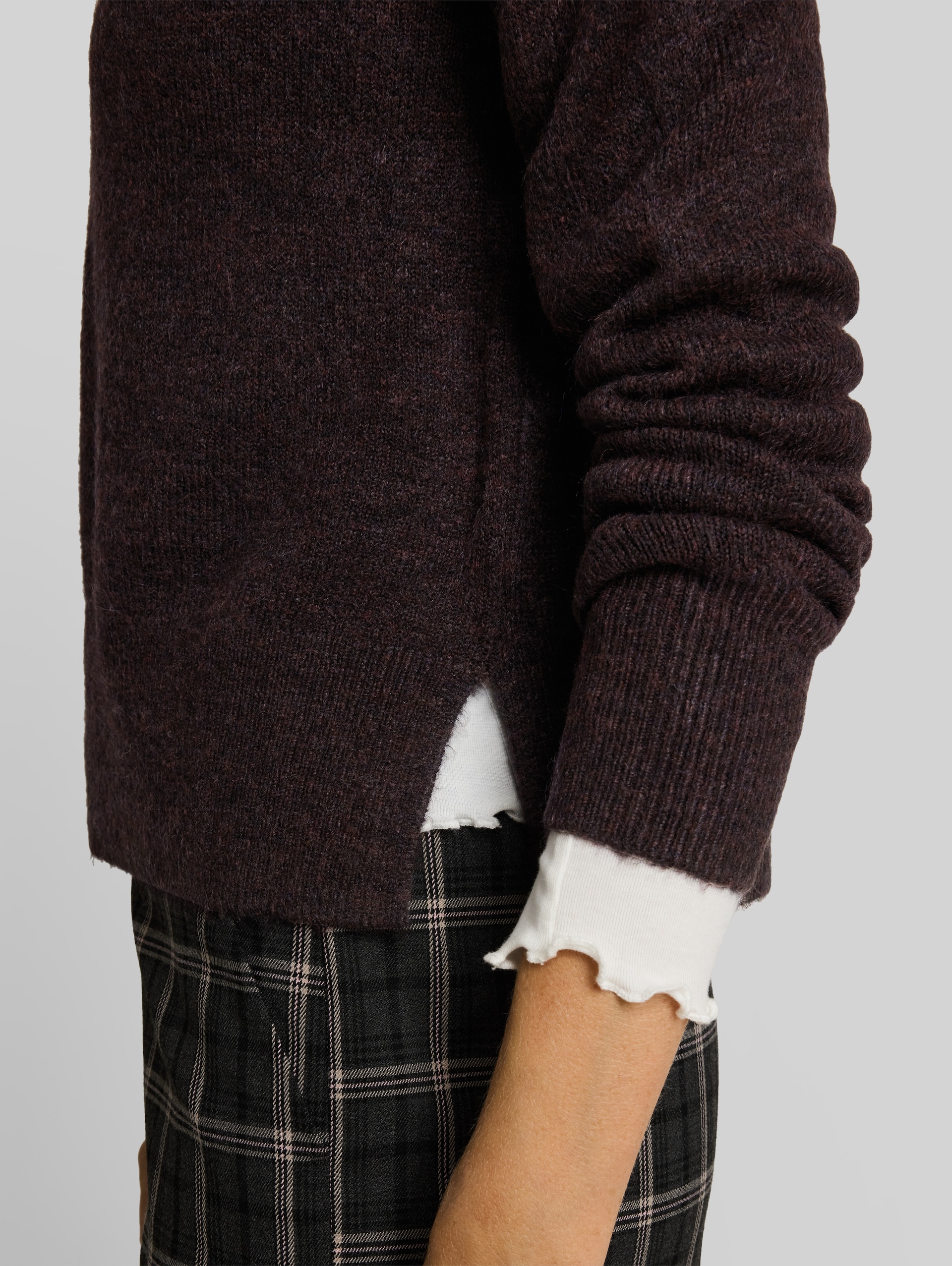 Cosy Strickpullover mit Stehkragen - dark plum melange - Detail-Model-Ansicht