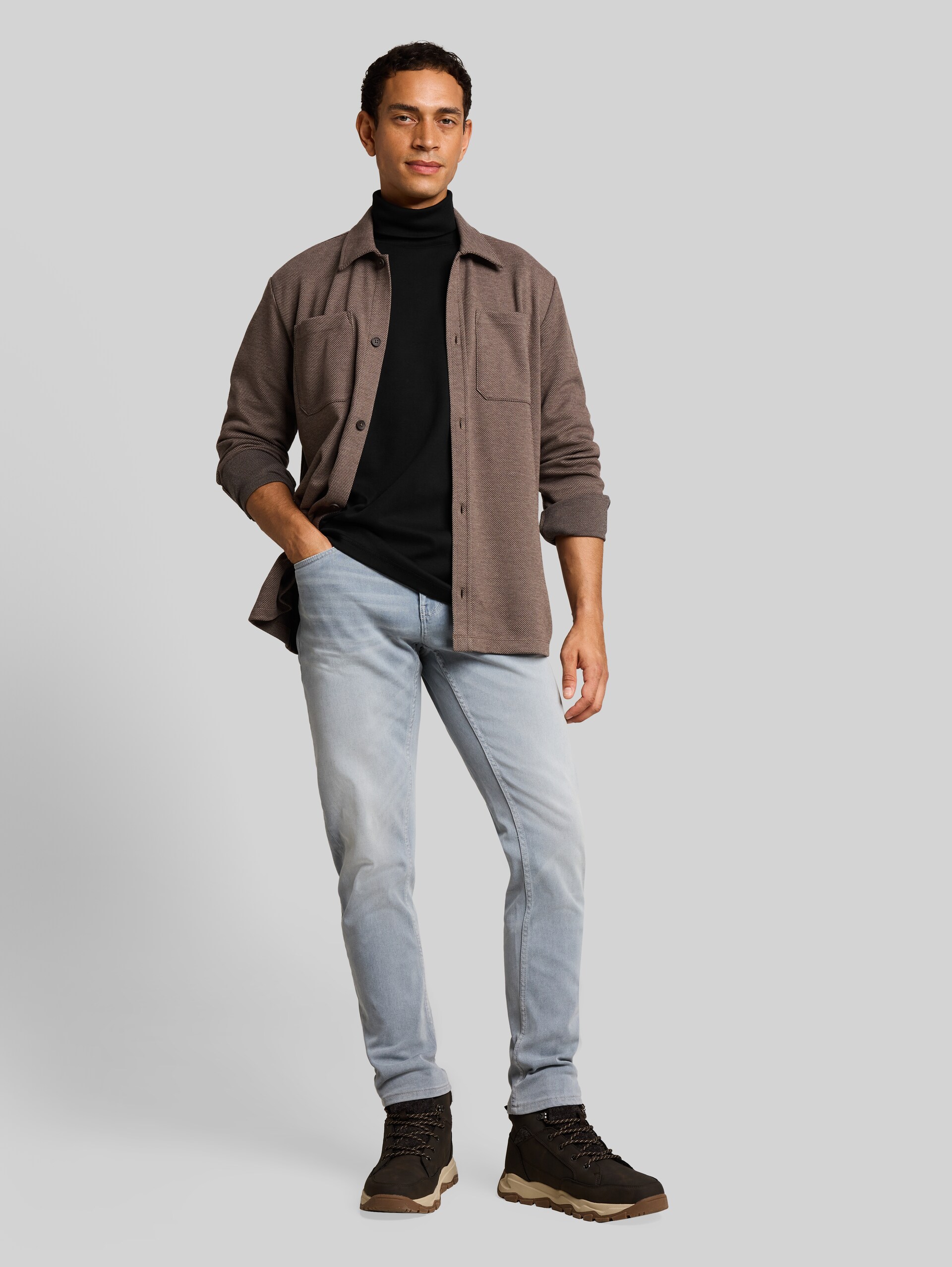 Trui met col en logoprint - Black - Model vooraanzicht