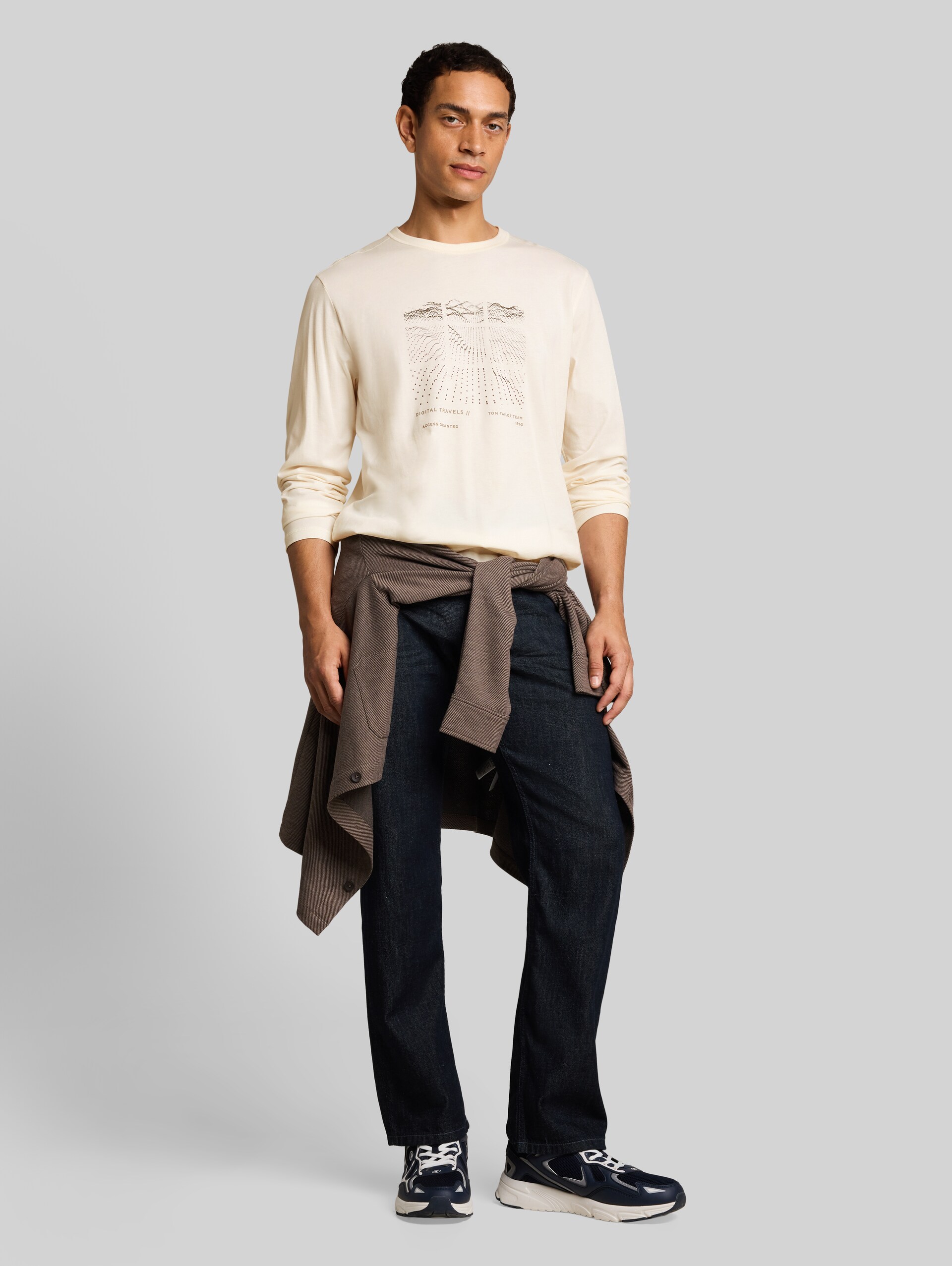 Langarmshirt mit Print - Gardenia White - Model-Vorderansicht
