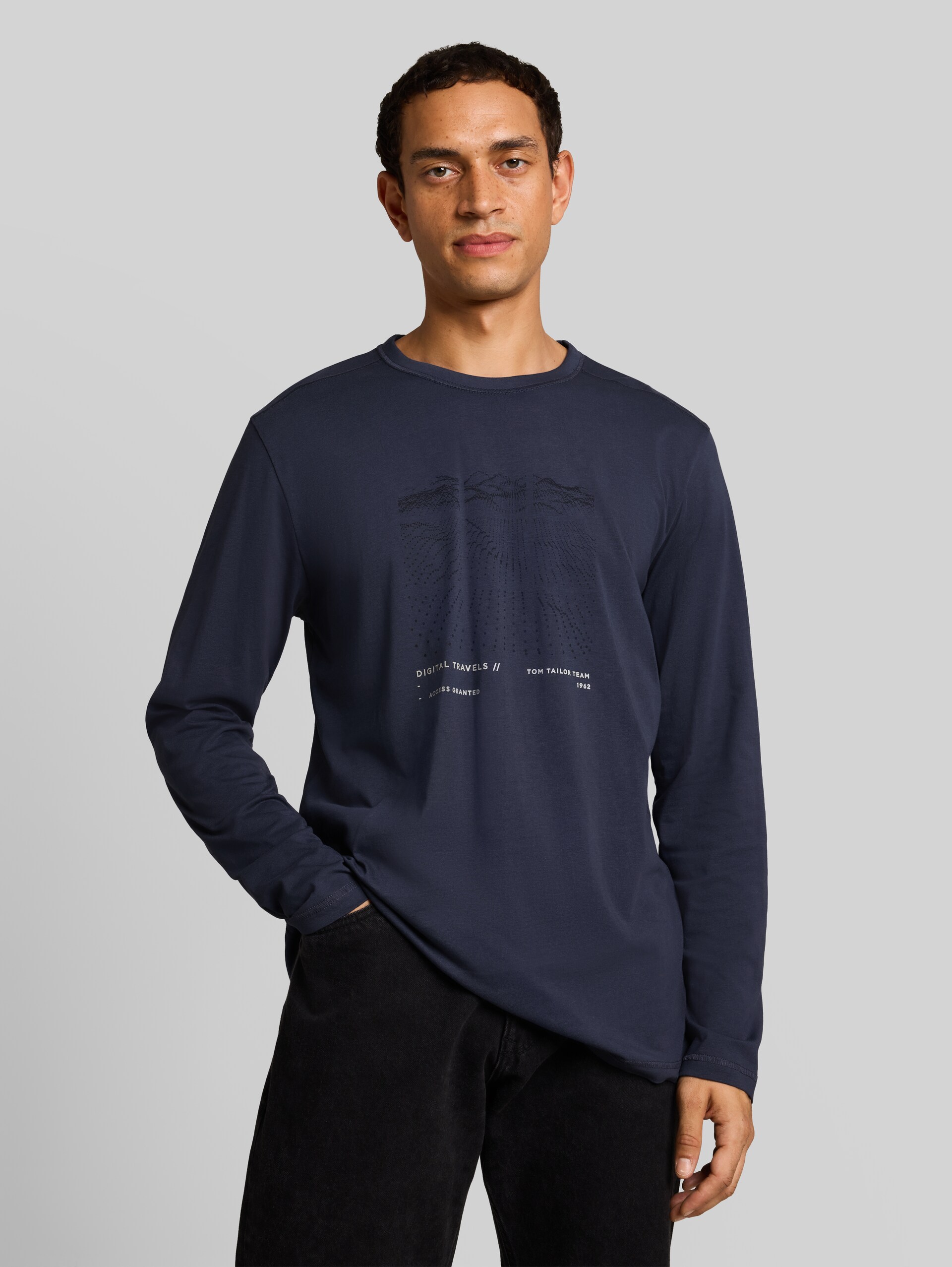 T-shirt à manches longues avec imprimé - Indigo Ink Blue - Découpe Vue de face du modèle