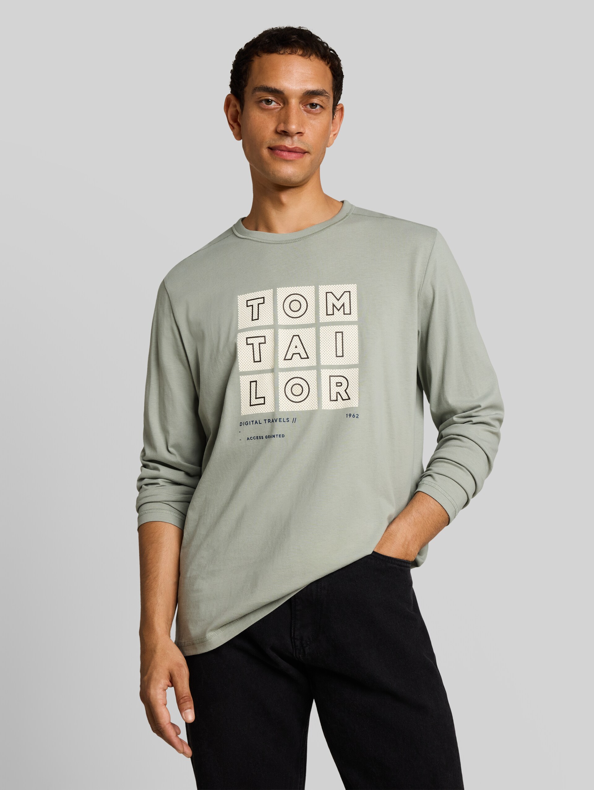 Langarmshirt mit Print - iron mint - Ausschnitt Model-Vorderansicht