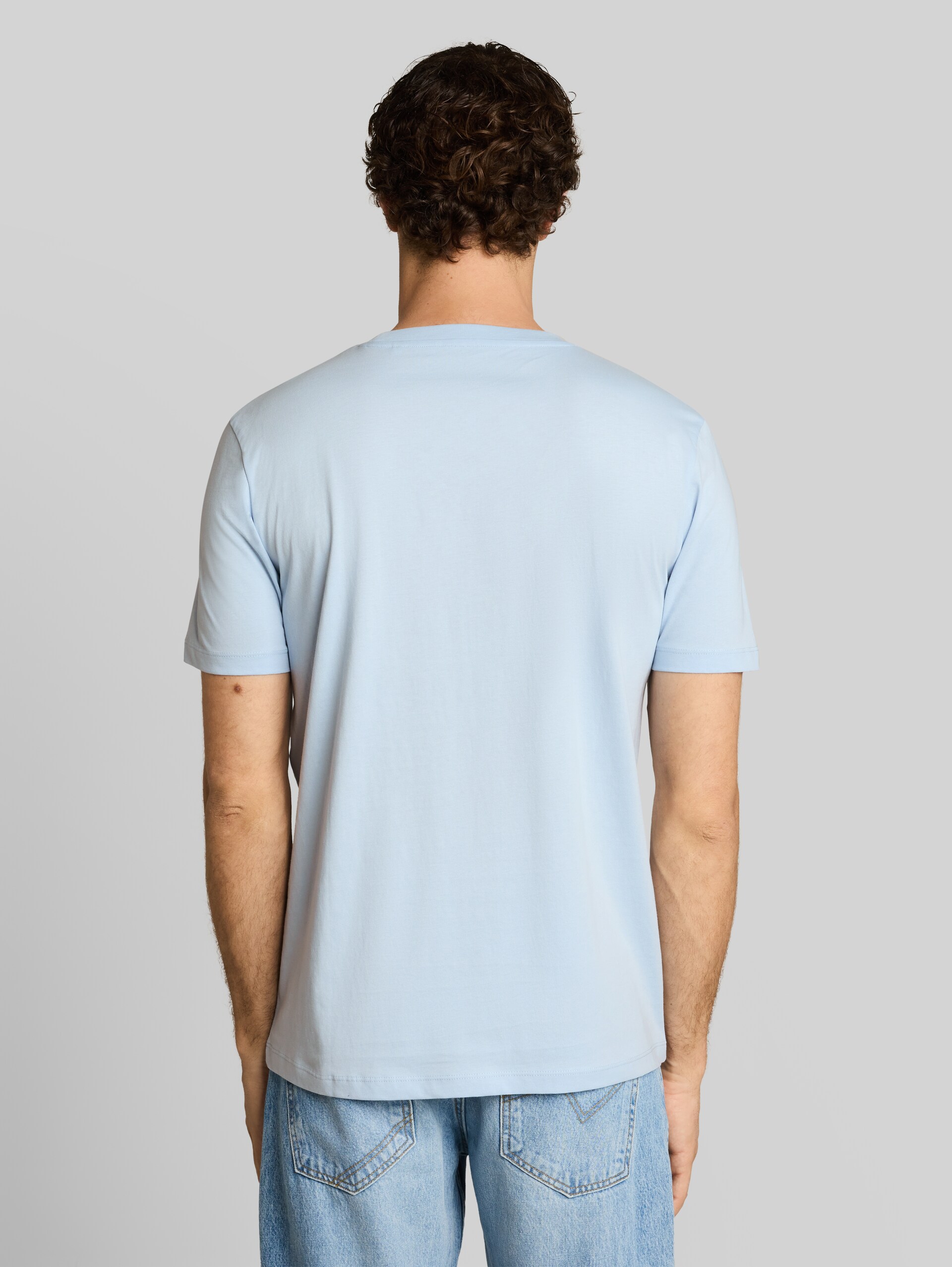 T-Shirt mit Print - Light Metal Blue - Auschnitt Model-Rückansicht