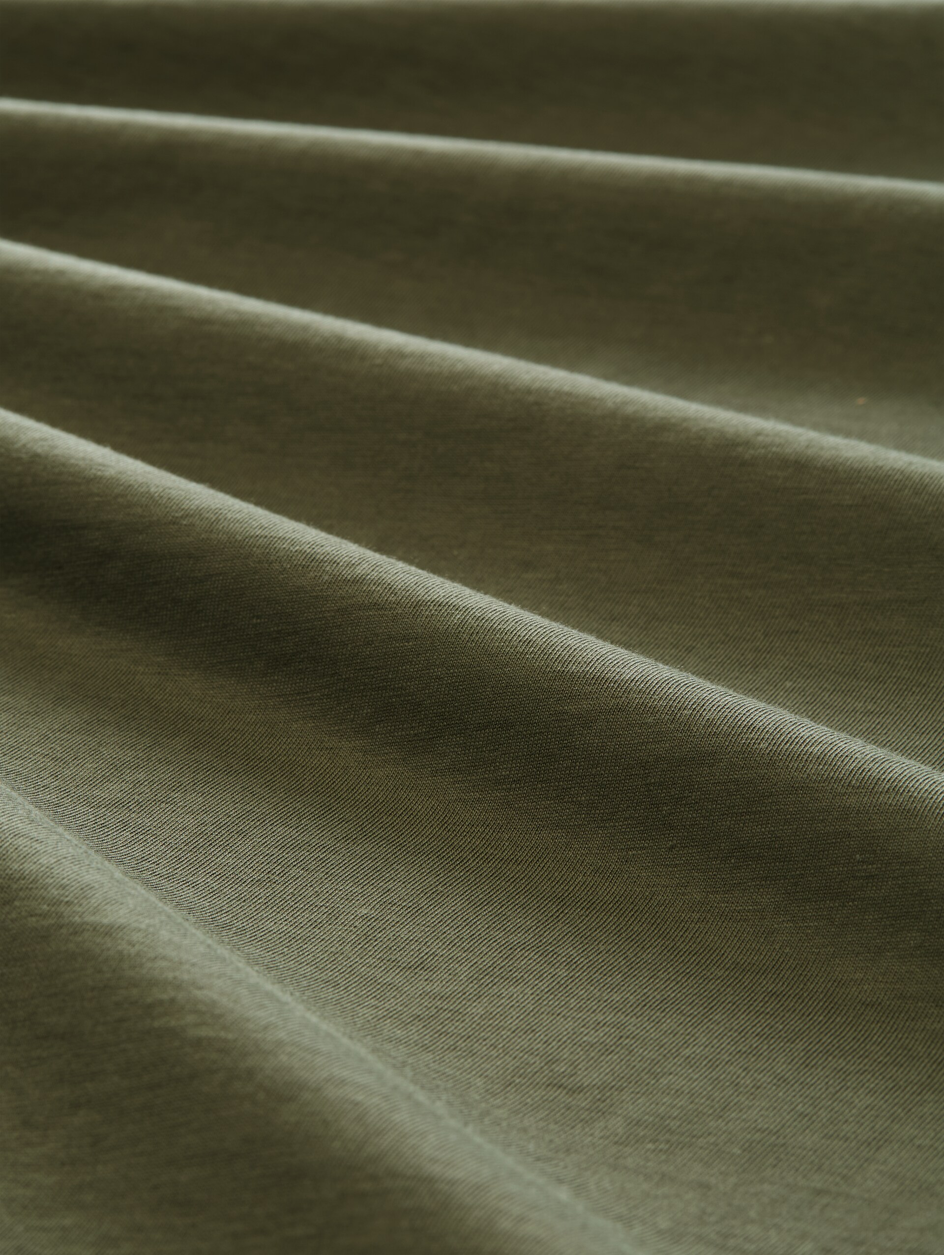 T-Shirt mit Print - urban olive green - Material-Ansicht