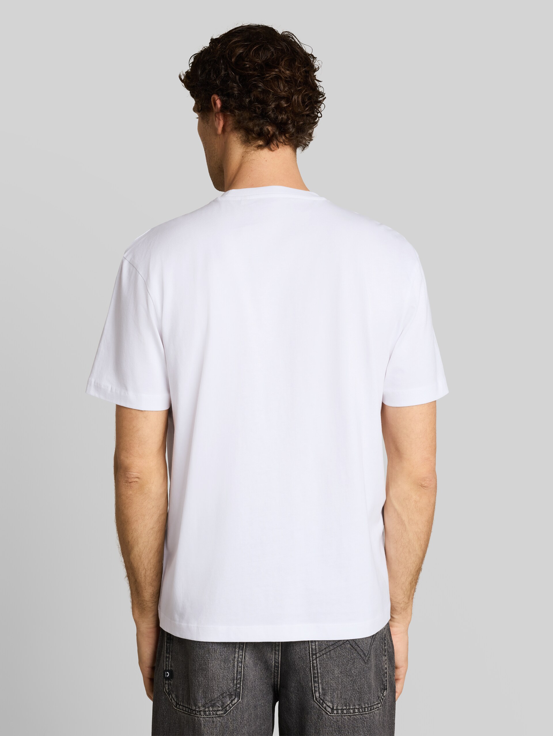 Relaxed Fit T-Shirt mit Print - White - Auschnitt Model-Rückansicht