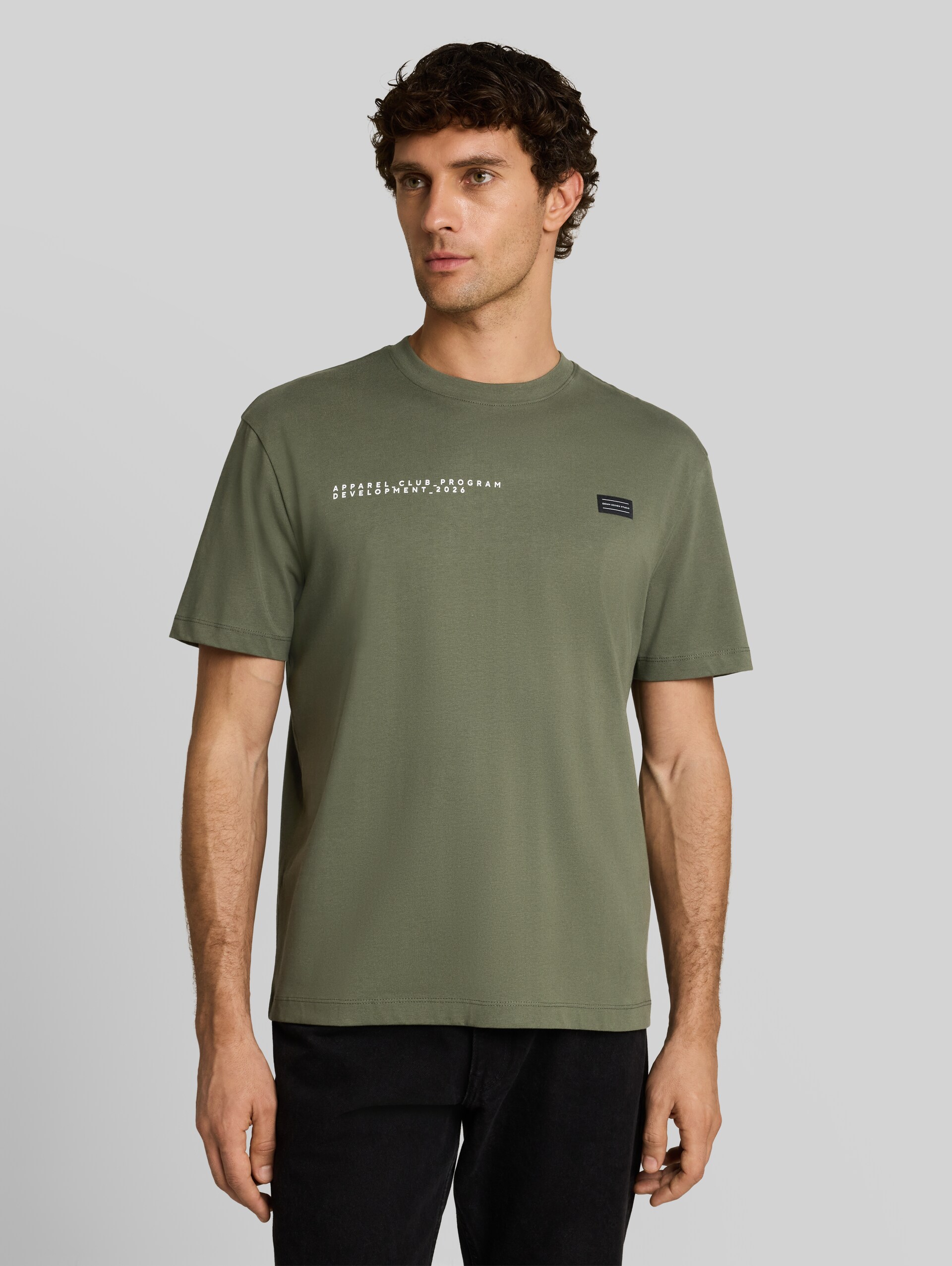 T-shirt met print in relaxed fit - urban olive green - Nek model vooraanzicht