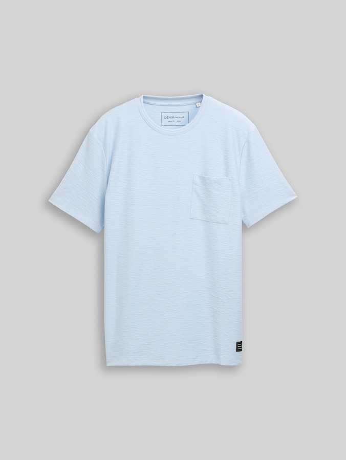 T-Shirt mit Brusttasche von Denim Male, Light Metal Blue