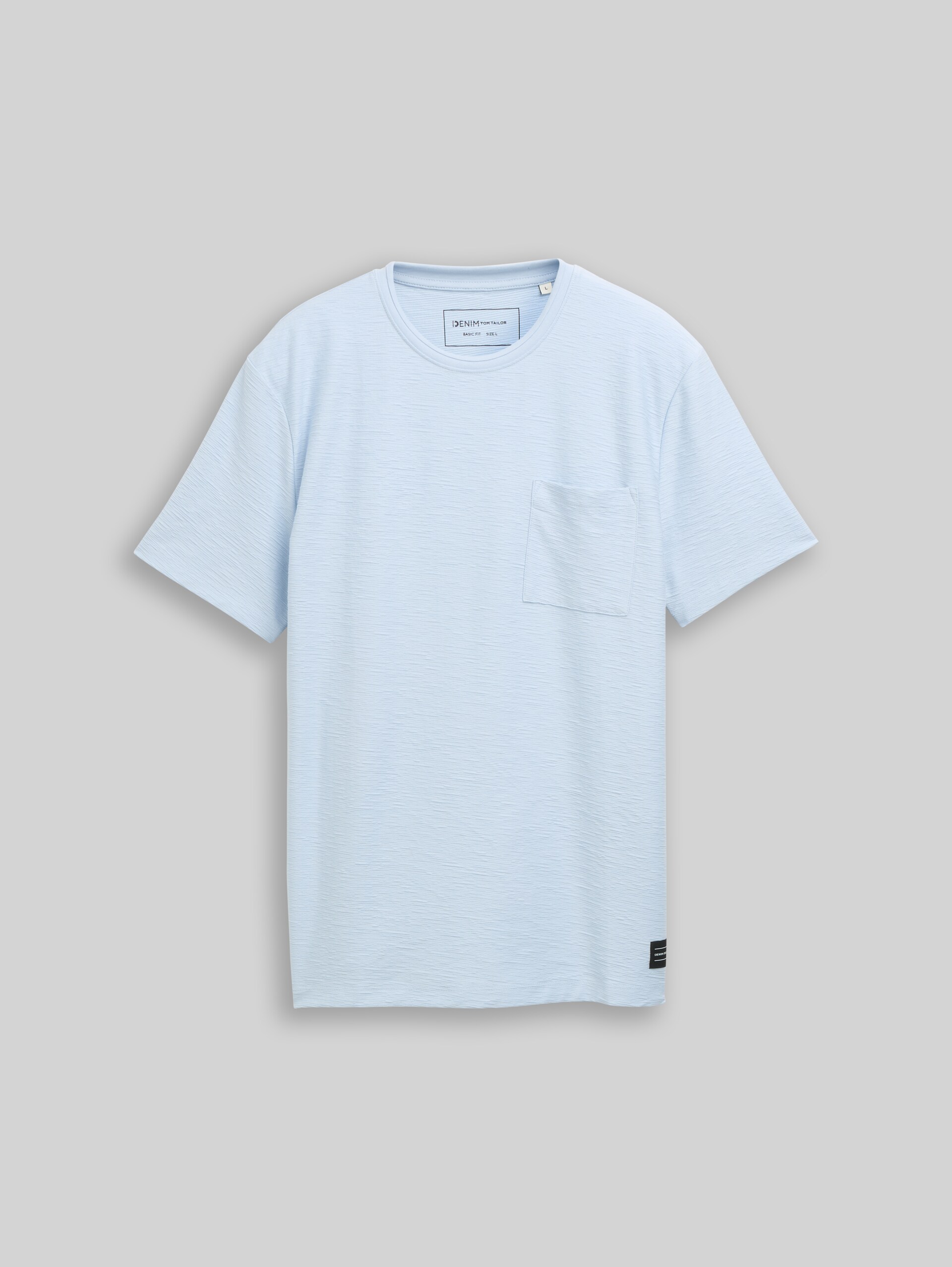 T-Shirt mit Brusttasche - Light Metal Blue - Vorder-Produkt-Ansicht
