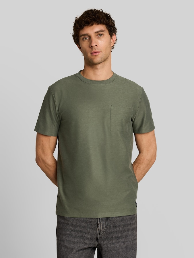 T-Shirt mit Brusttasche von Denim Male, urban olive green