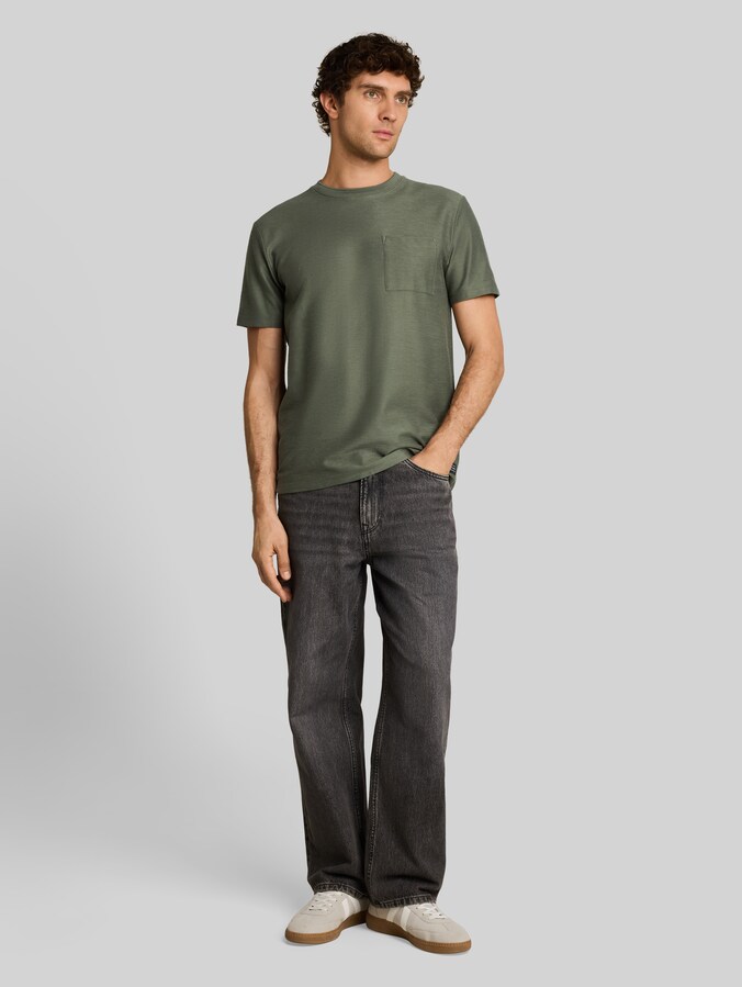 T-Shirt mit Brusttasche von Denim Male, urban olive green