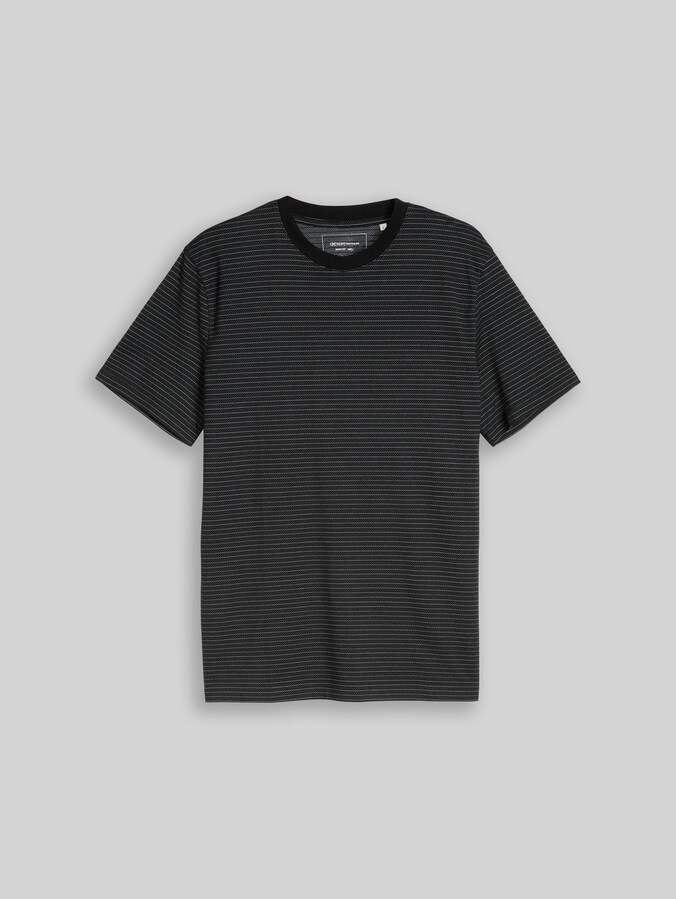 T-Shirt mit Streifenmuster von Denim Male, black white fine stripe