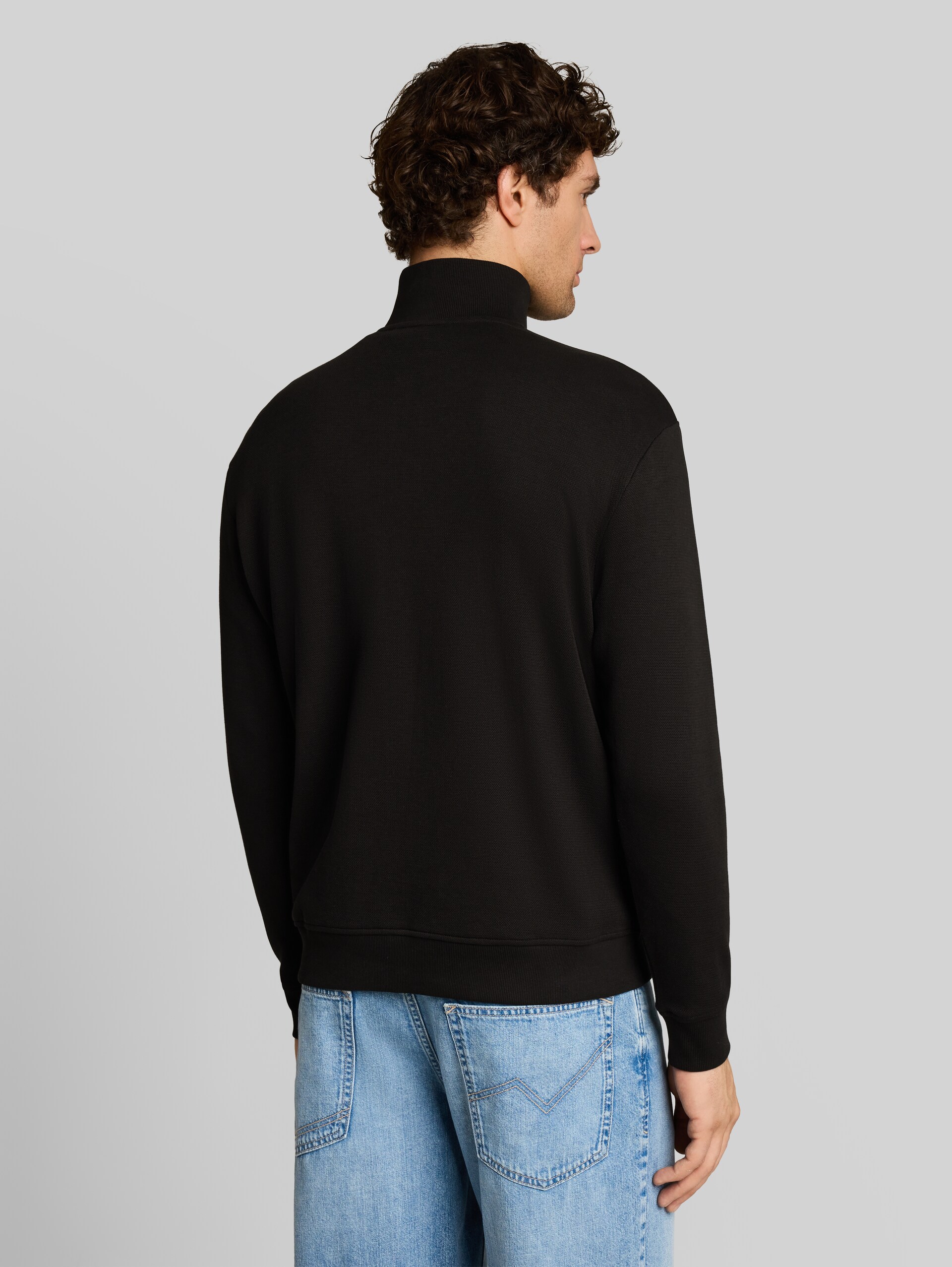 Relaxed Fit Troyer Sweatshirt - Black - Auschnitt Model-Rückansicht