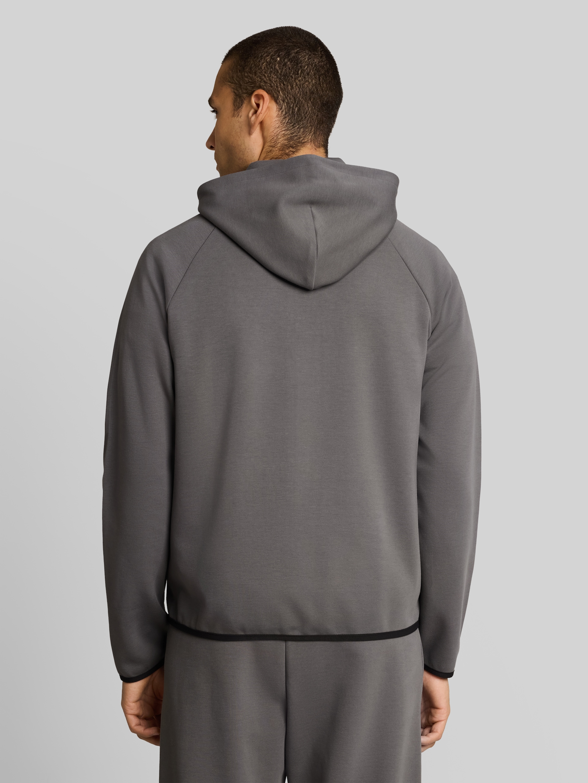 Hoodie Sweatjacke mit Ärmeltasche - classic grey - Auschnitt Model-Rückansicht