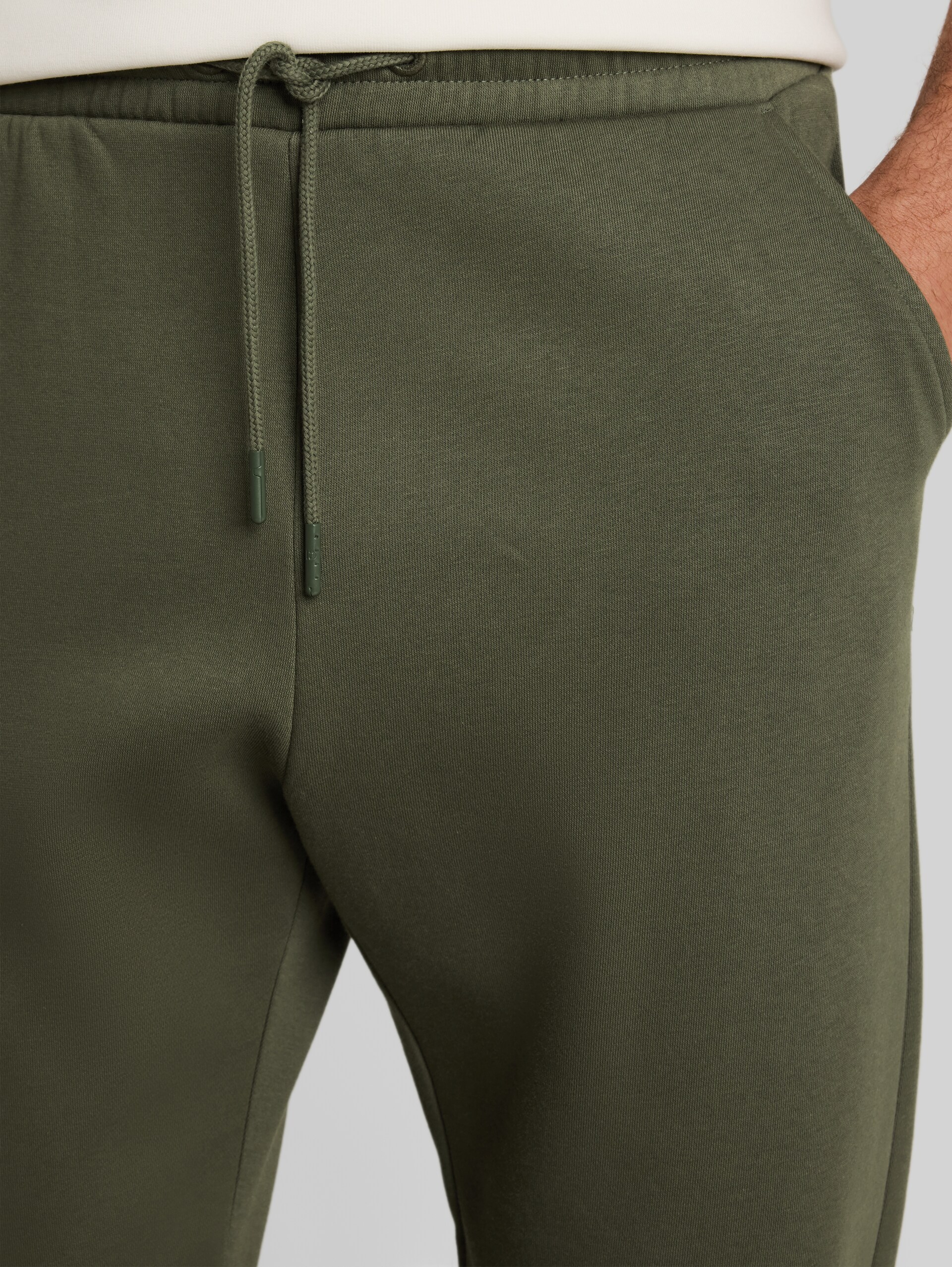 Basic Jogginghose - urban olive green - Detail-Model-Ansicht