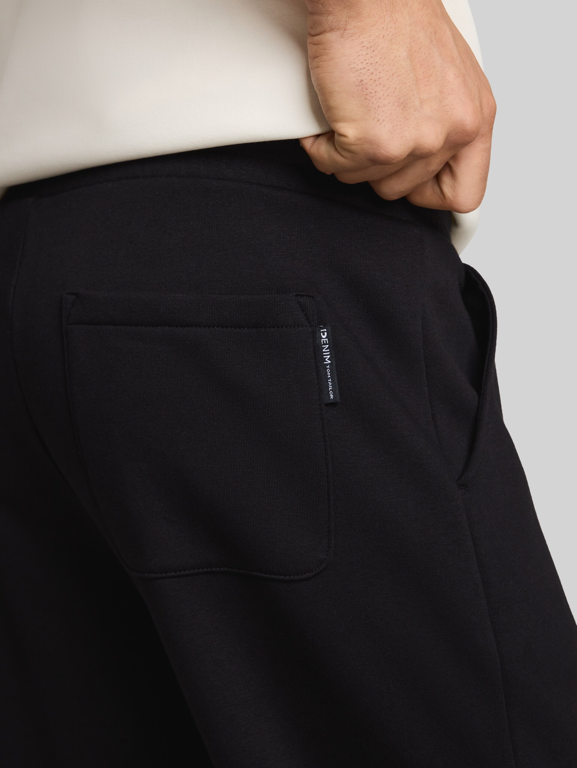 Basic Jogginghose - Black - Detail-Model-Ansicht
