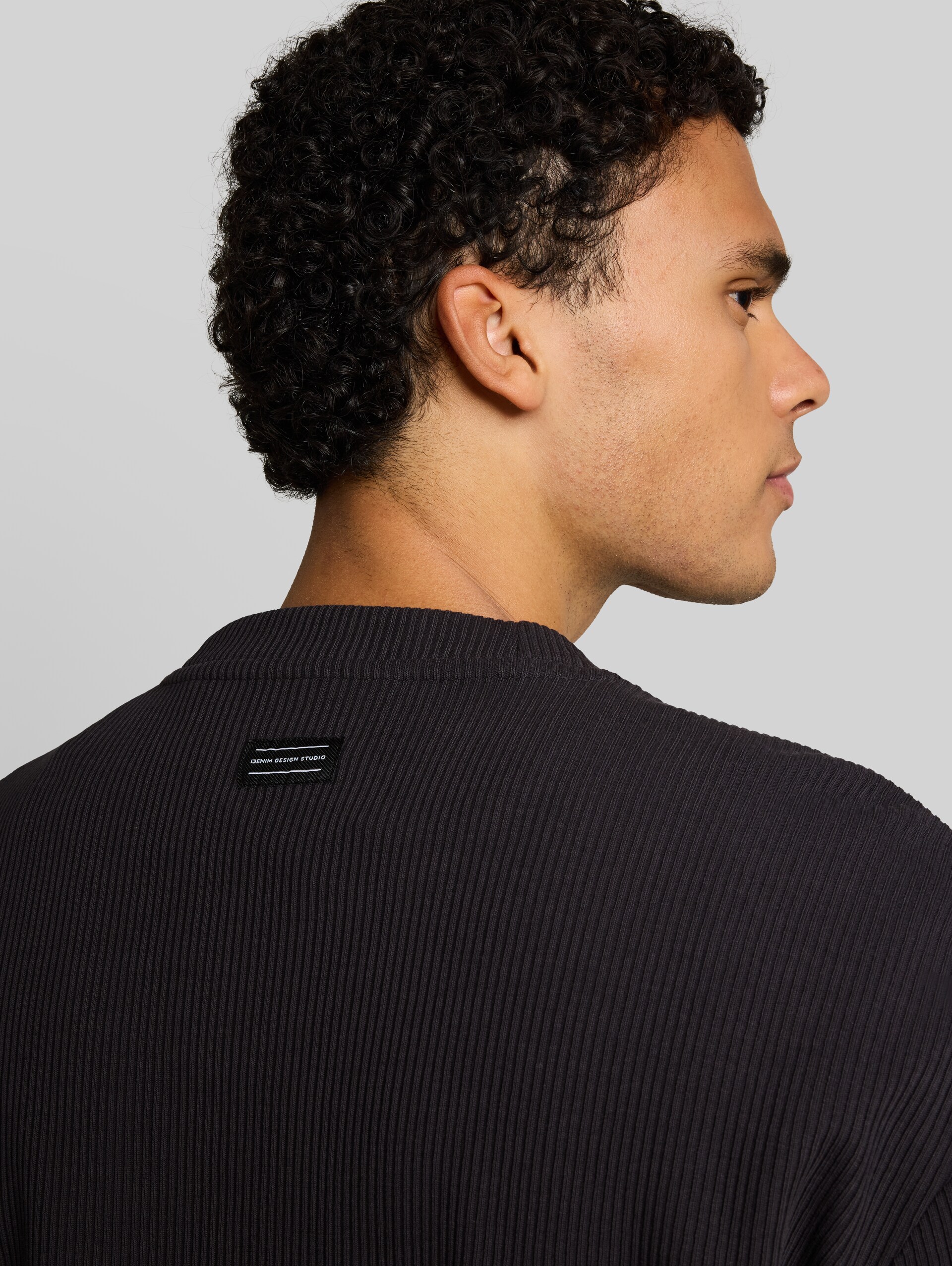 Relaxed Fit Langarmshirt mit Rippstruktur - coal grey - Detail-Model-Ansicht