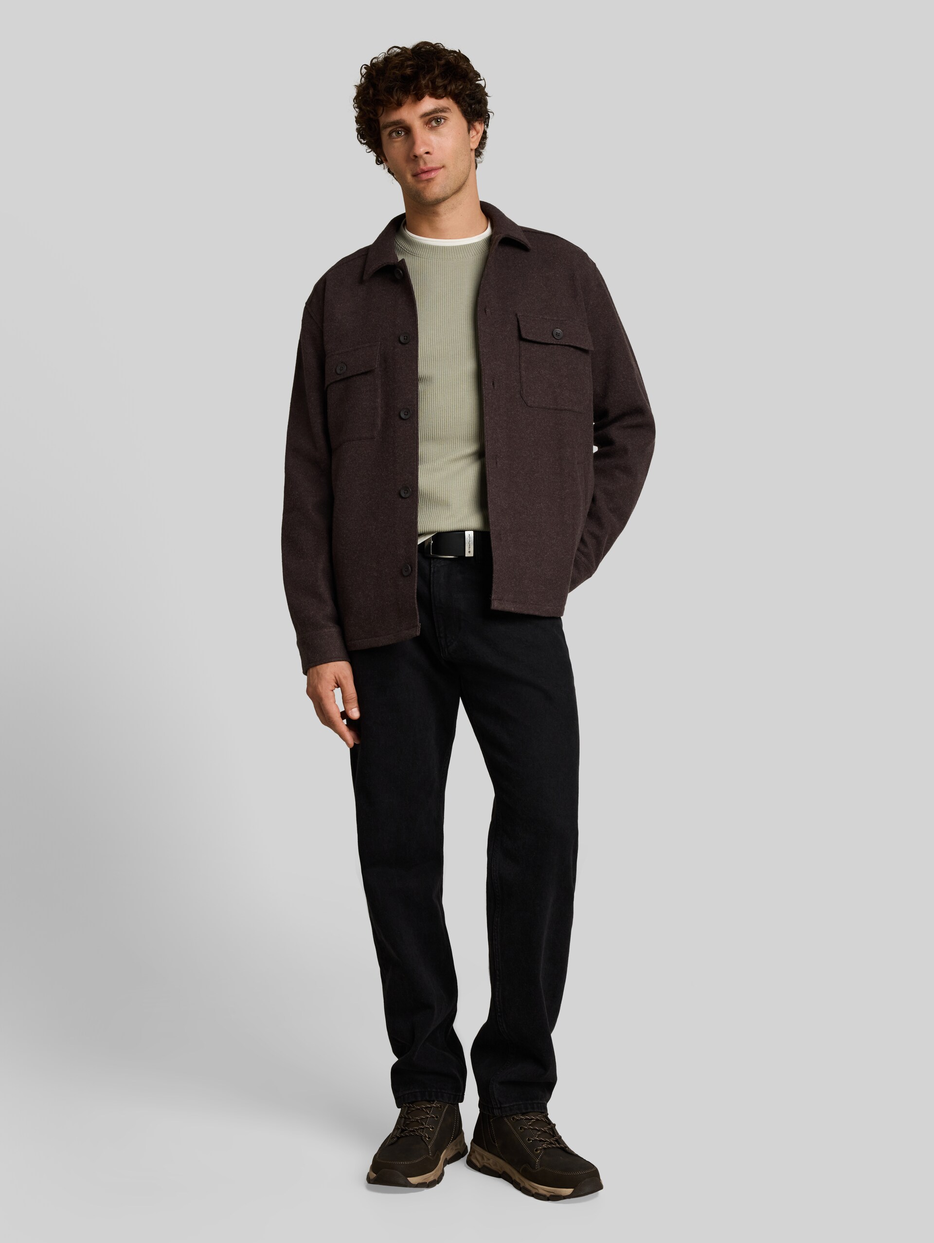 Relaxed Fit Langarmshirt mit Rippstruktur - dark sage green - Model-Vorderansicht
